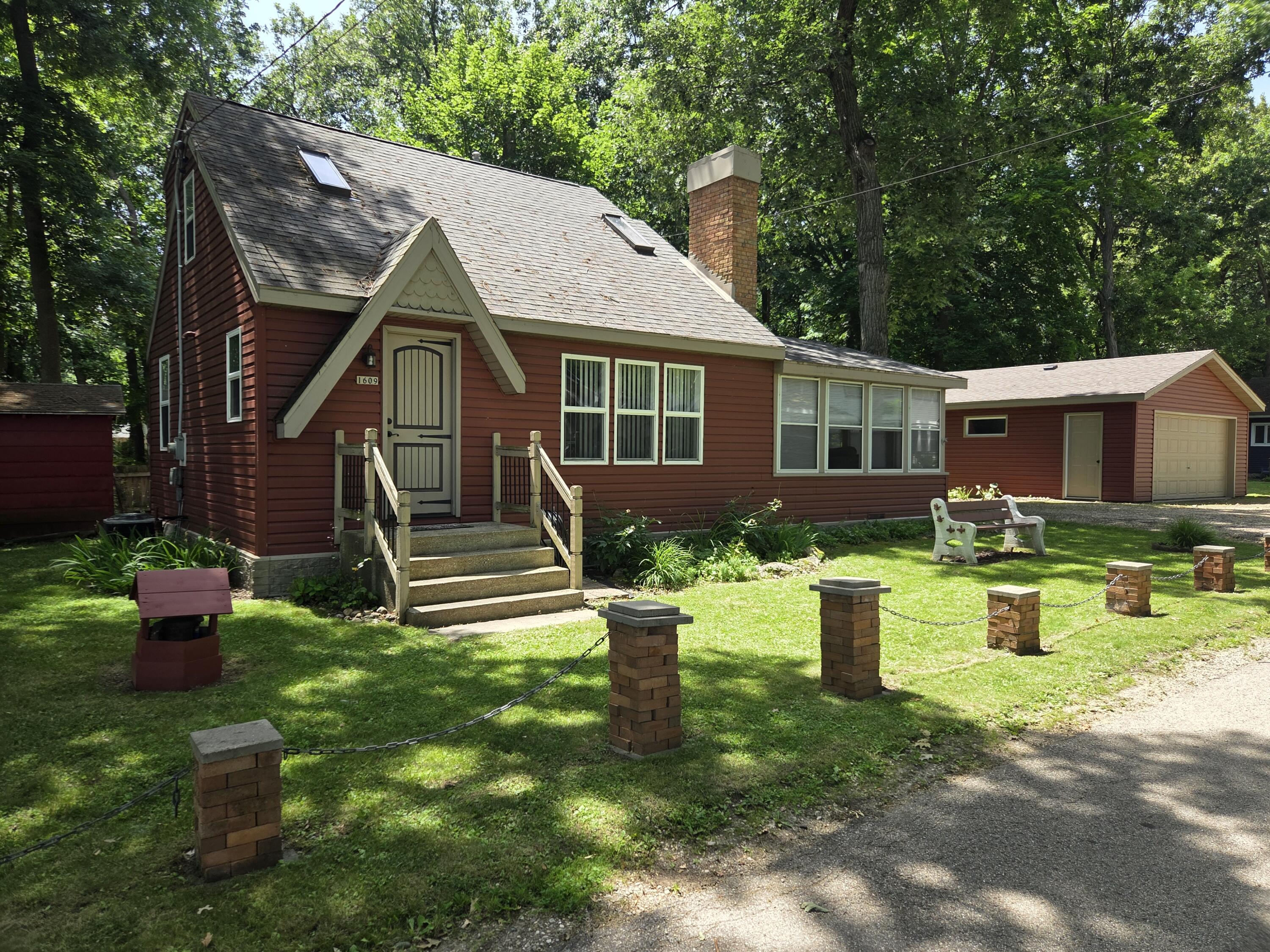 1609 Jackson Park Dr Property Photo 1