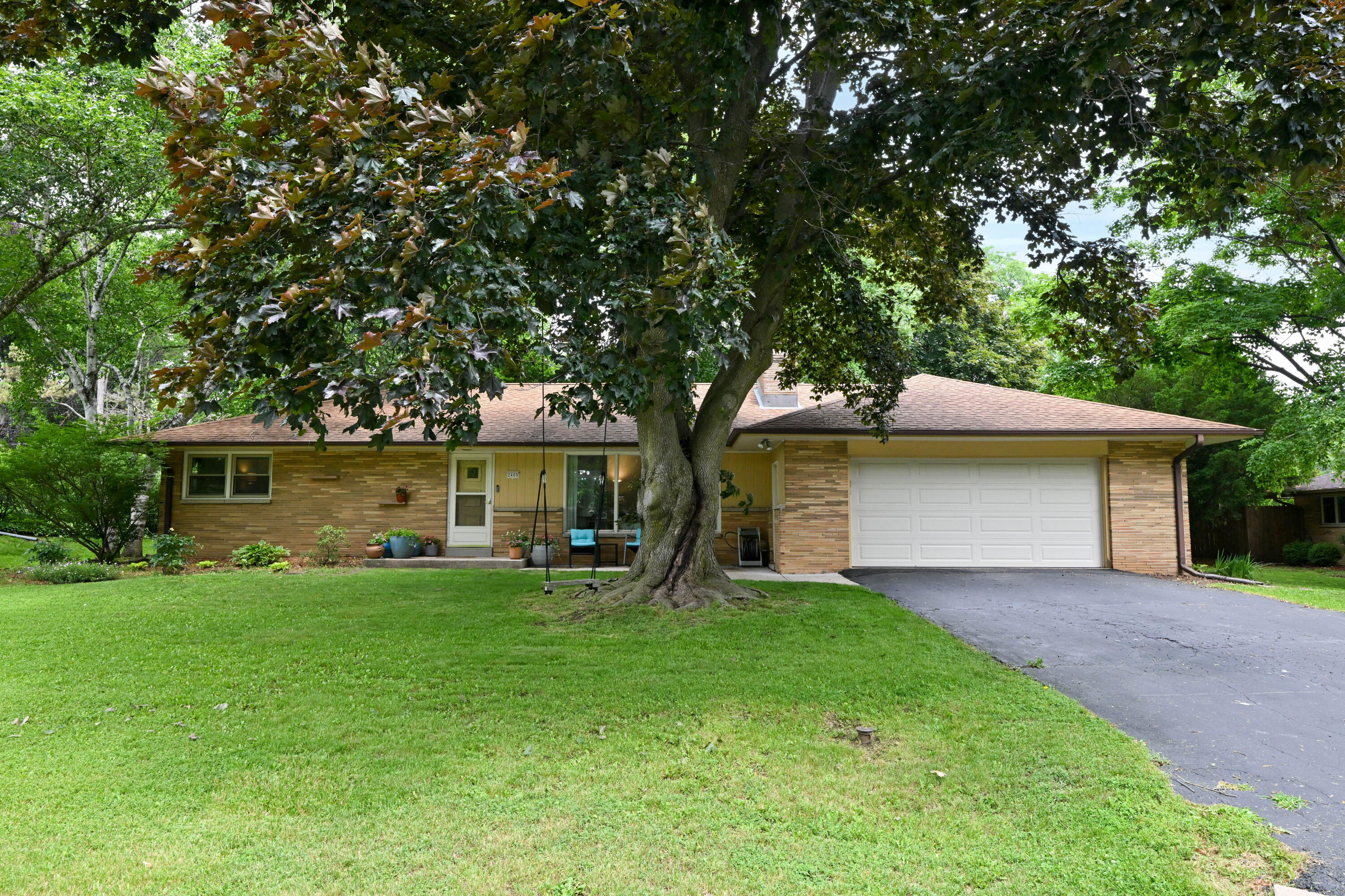 2400 W Apple Tree Rd Property Photo 1