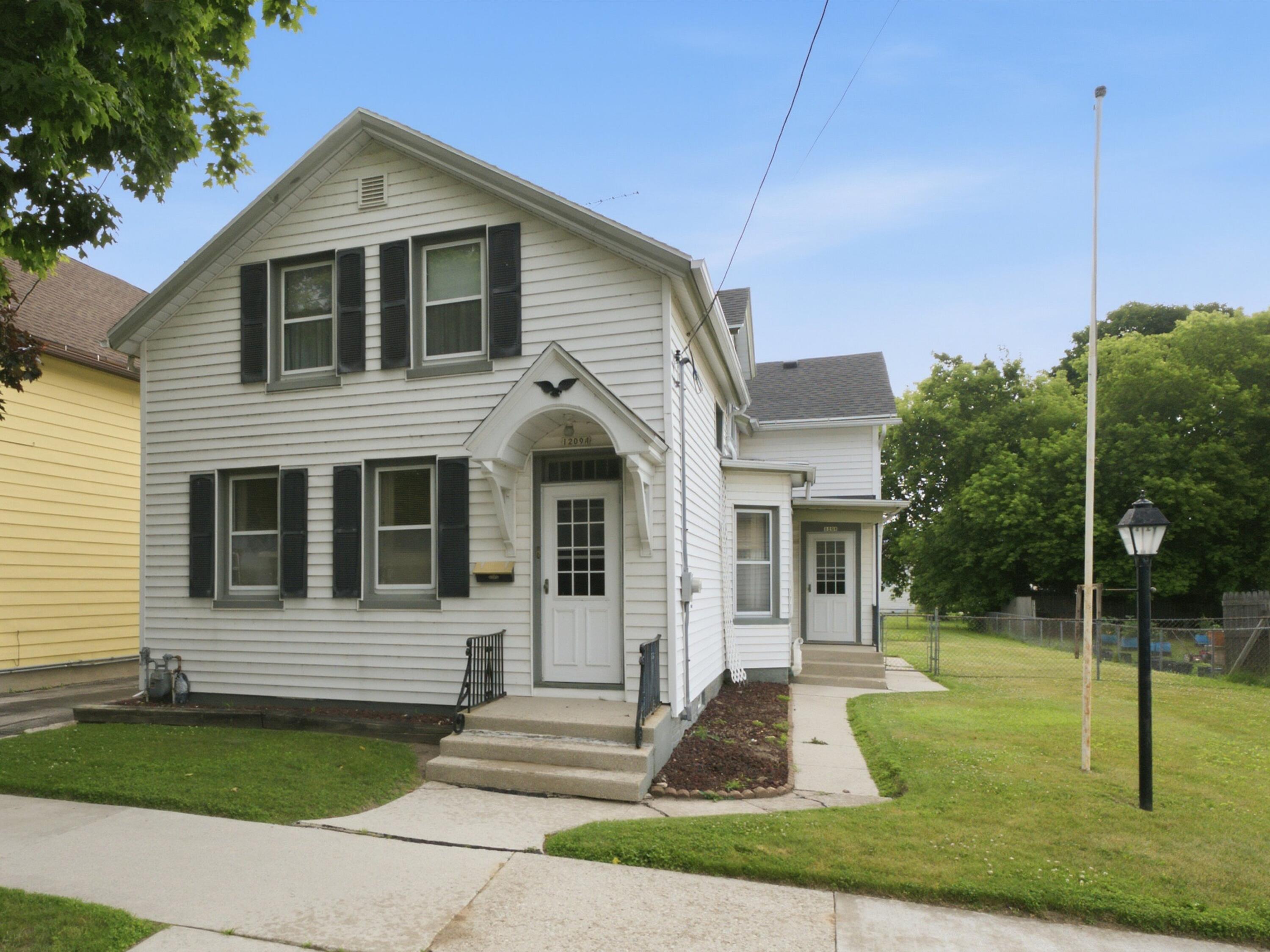 1209 S 11th St Property Photo 1