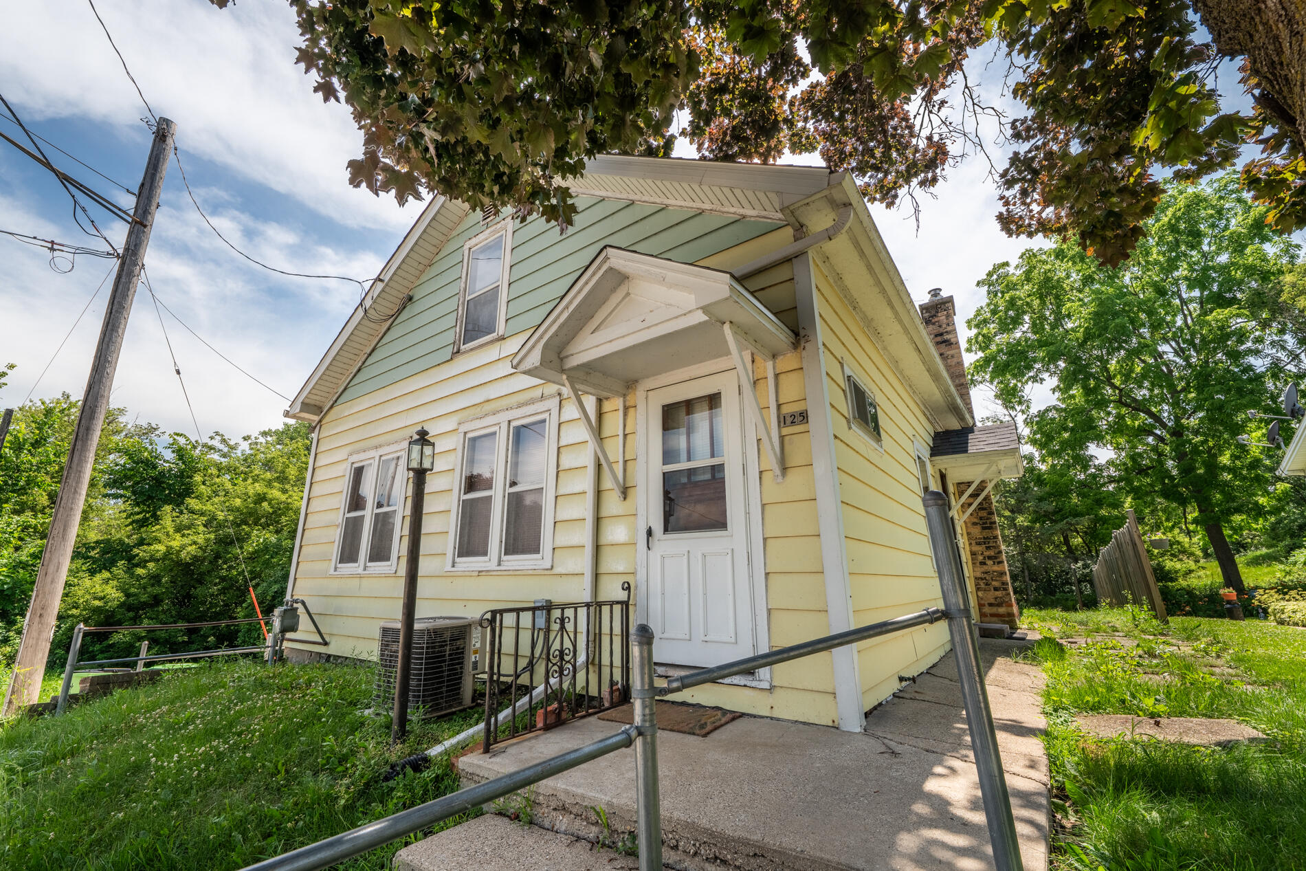 125 W Lehman St