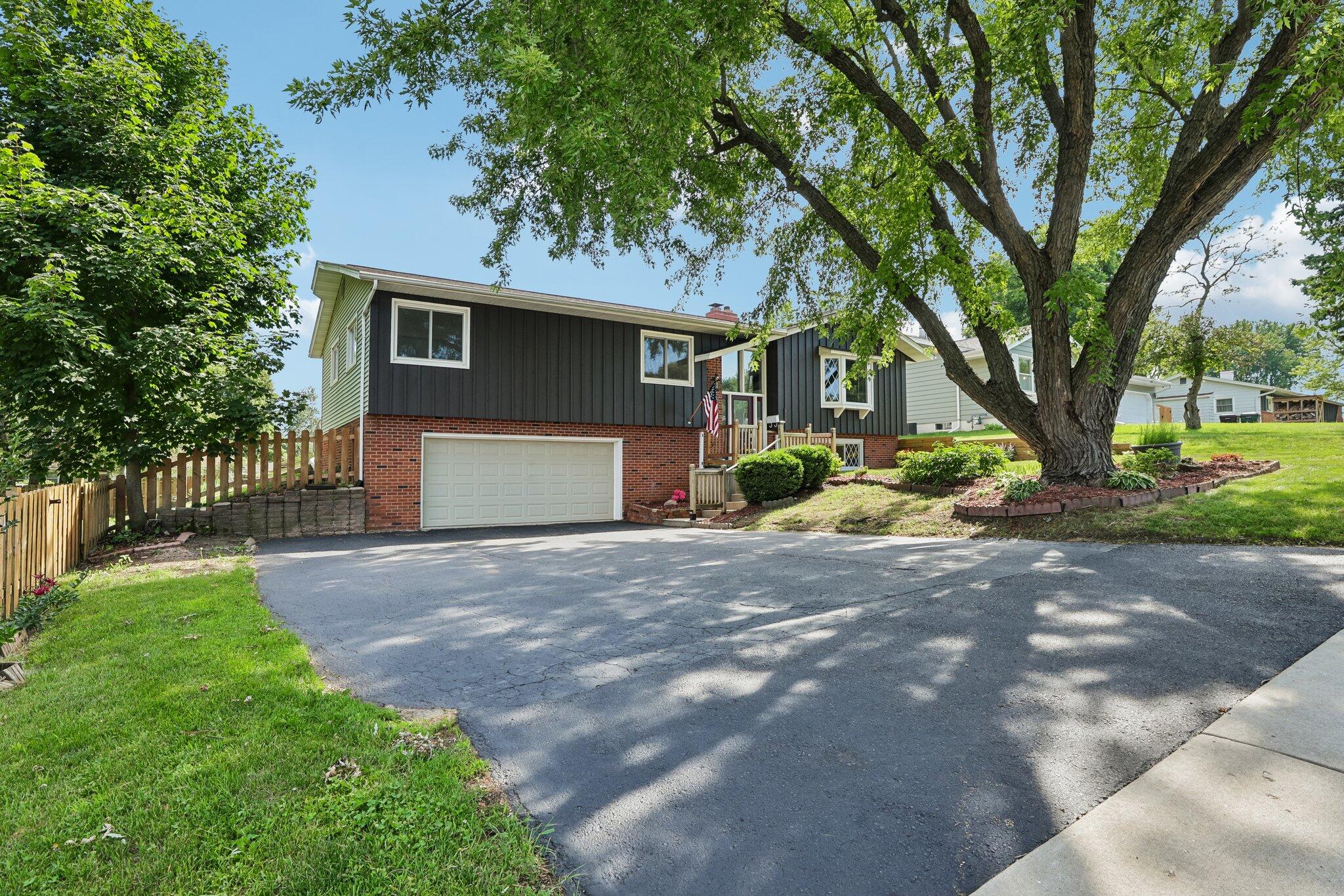 413 W Hilltop Trl Property Photo 1