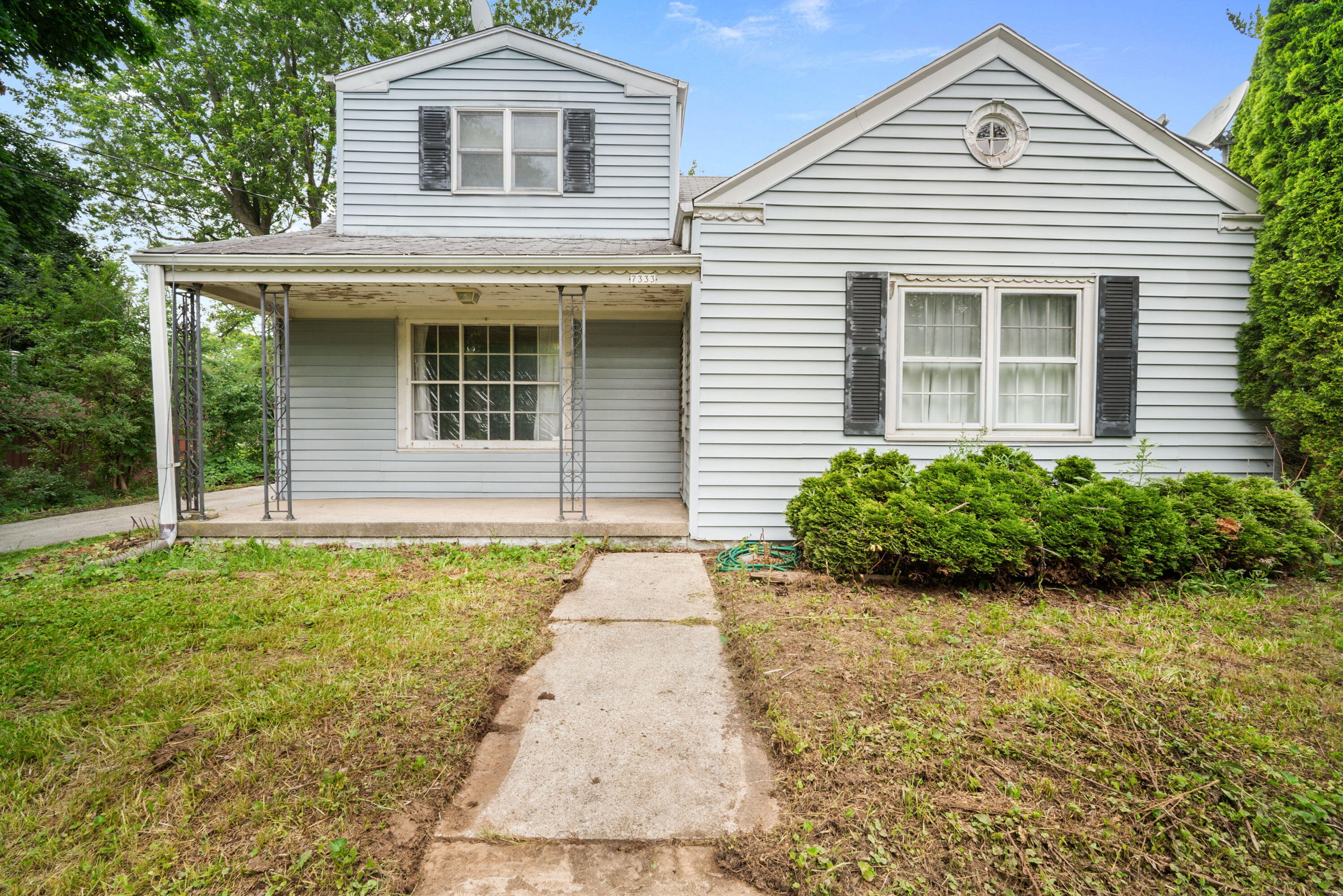 7333 N Green Bay Ave Property Photo 1