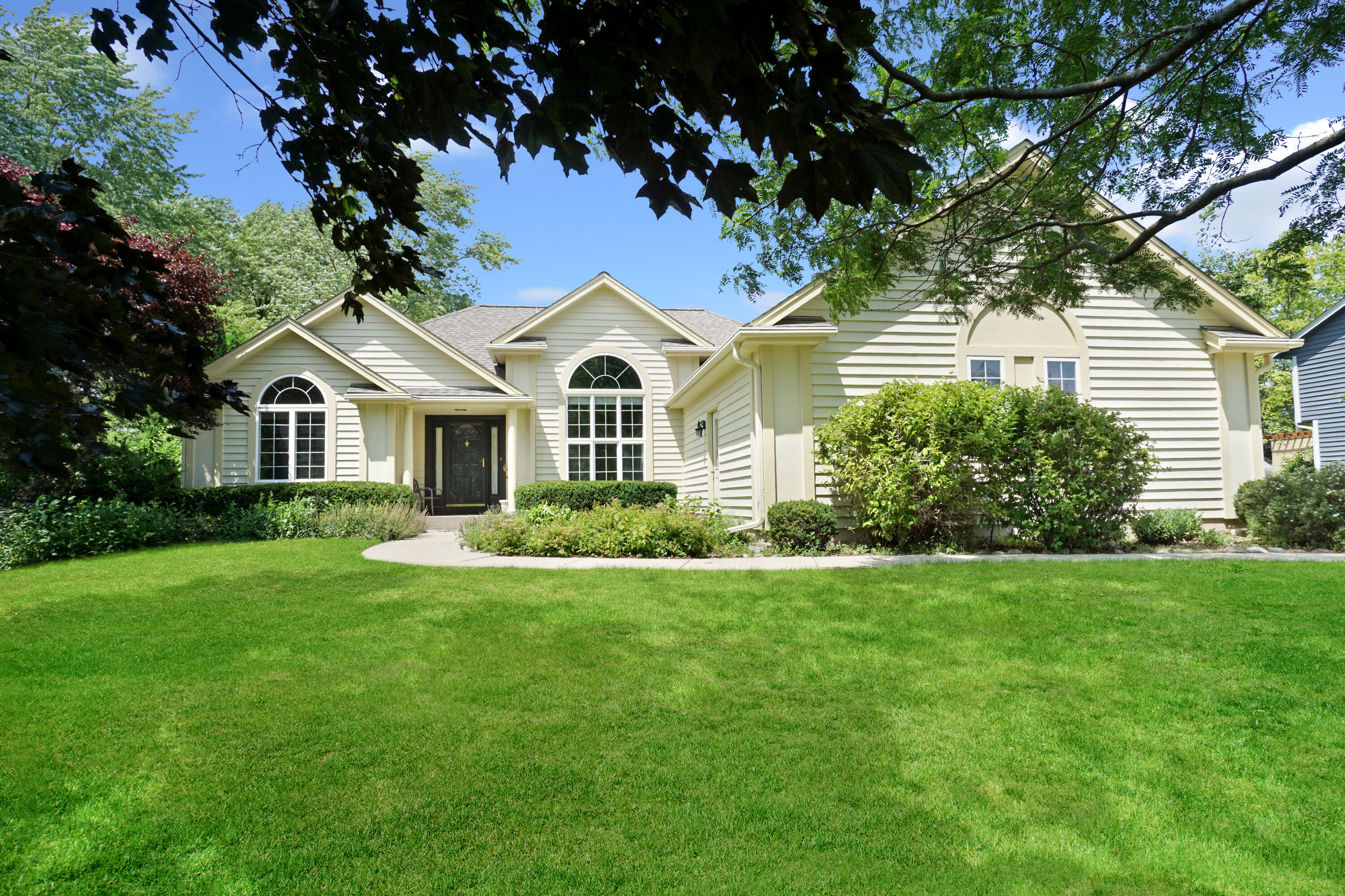 N108w15384 Bel Aire Ln Property Photo 1