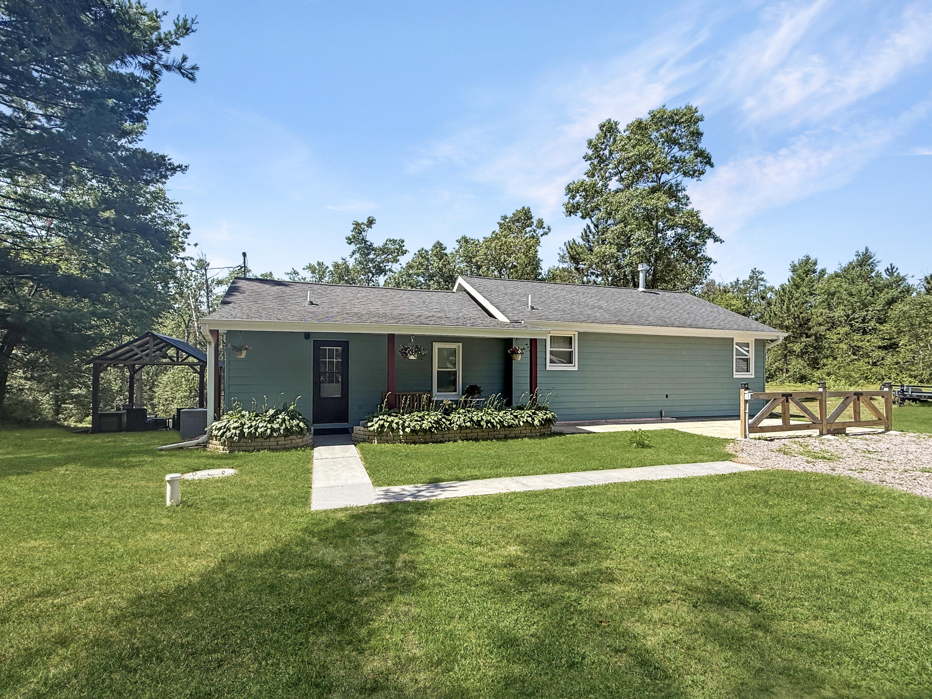13960 64 St Property Photo 1