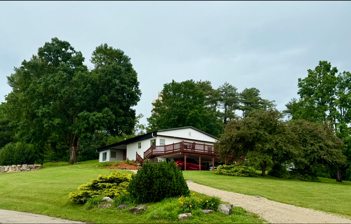 202 Ridgeview Ln