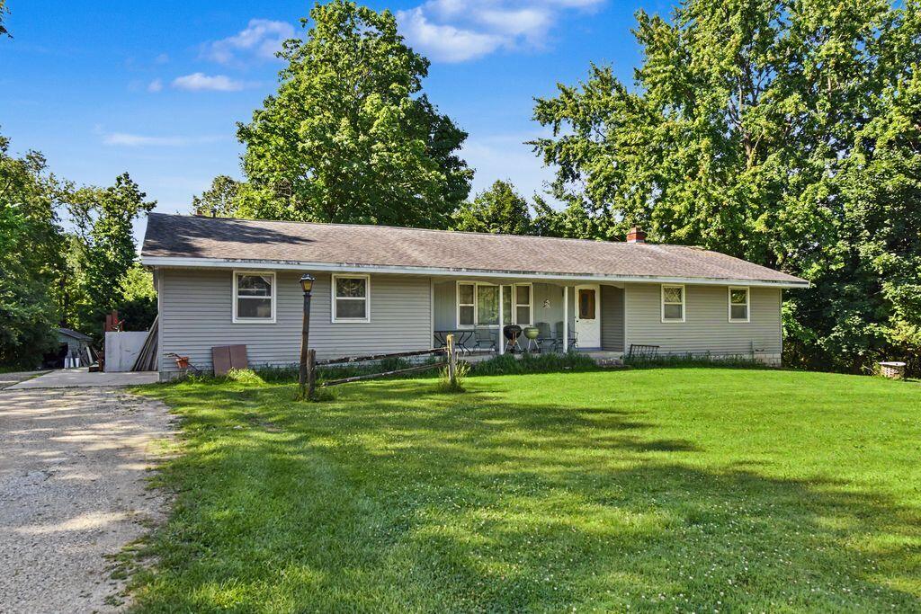 11927 Western Ave Property Photo 1