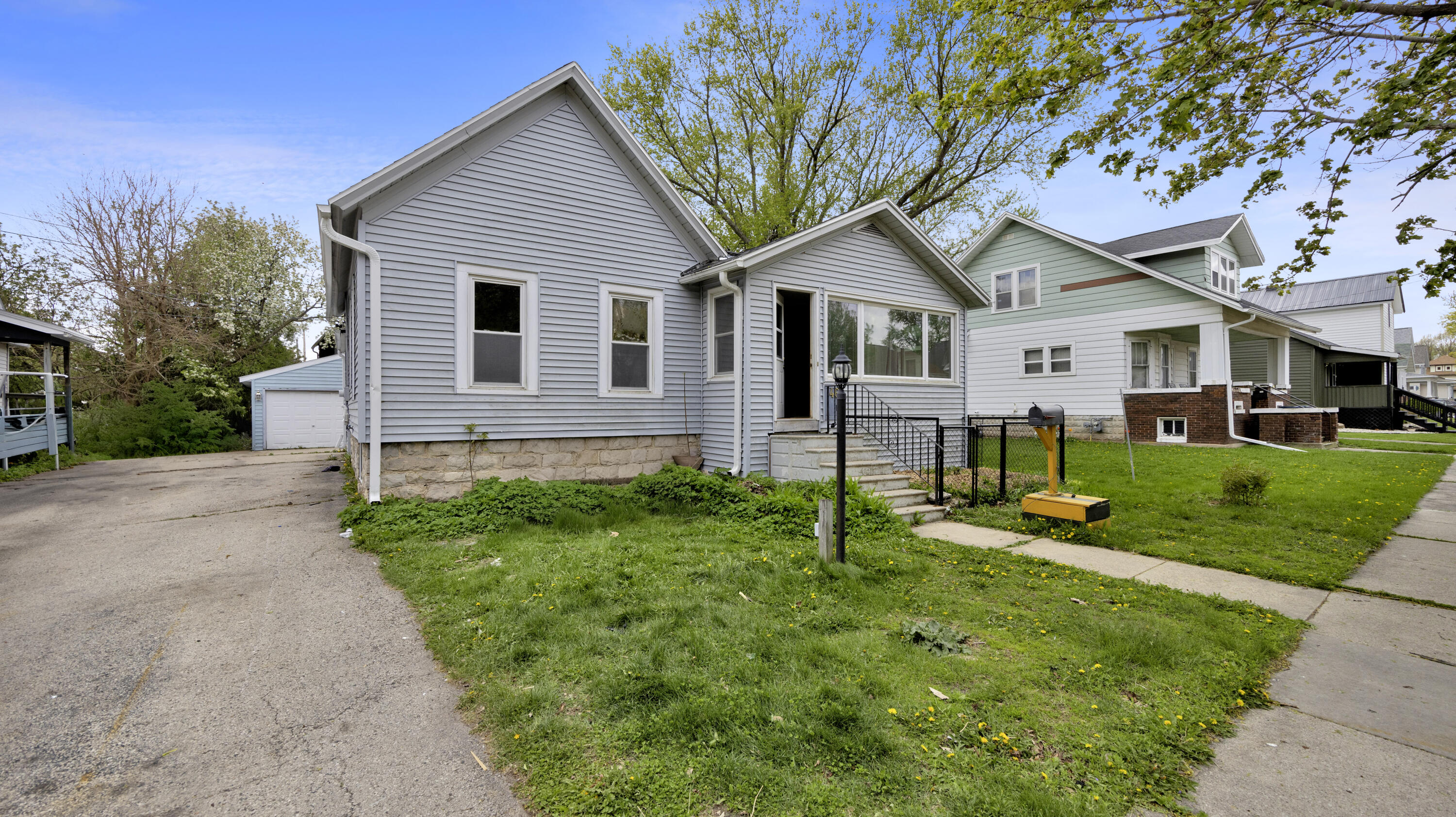 46 8th St Property Photo 1