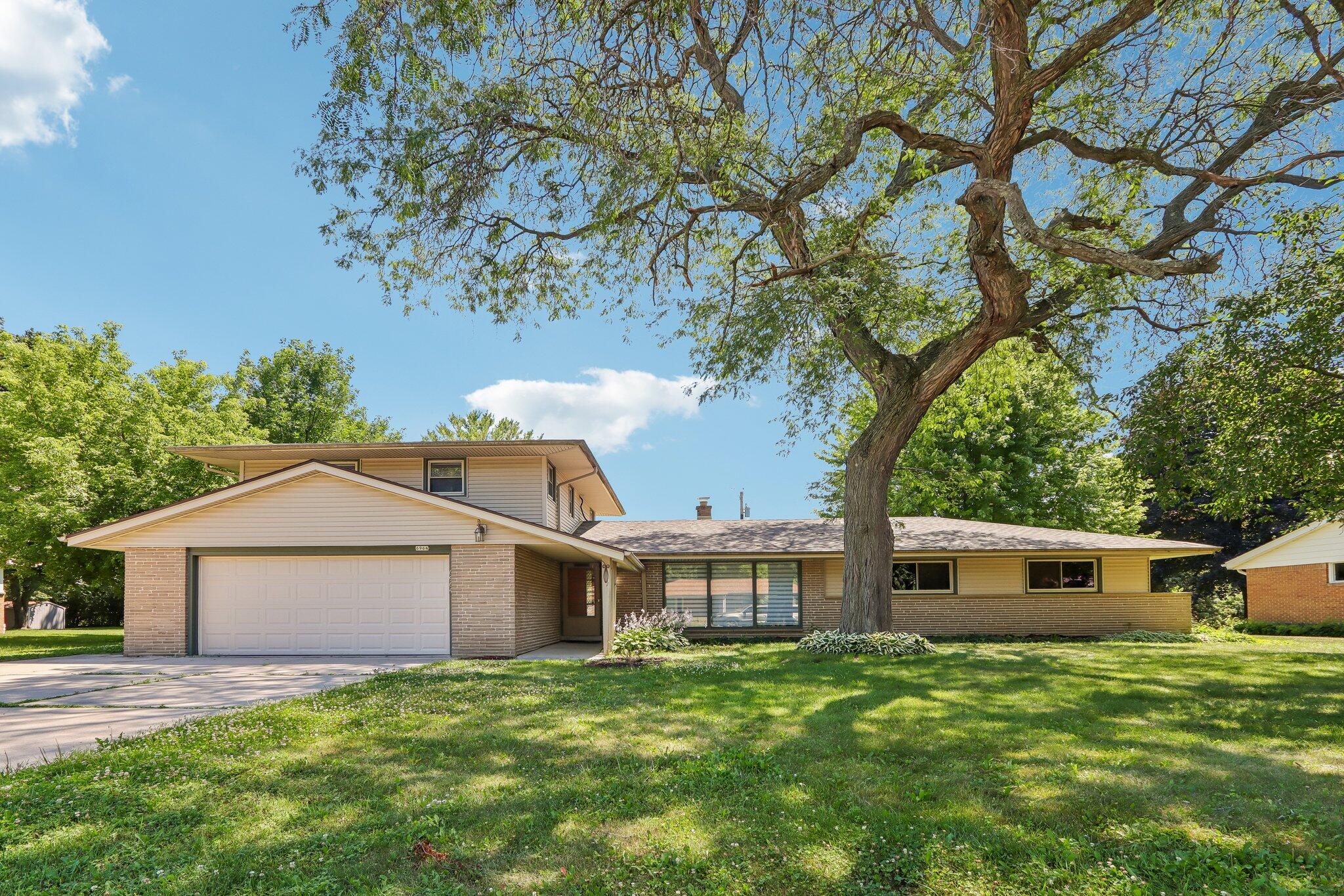 6964 N Braeburn Ln Property Photo 1