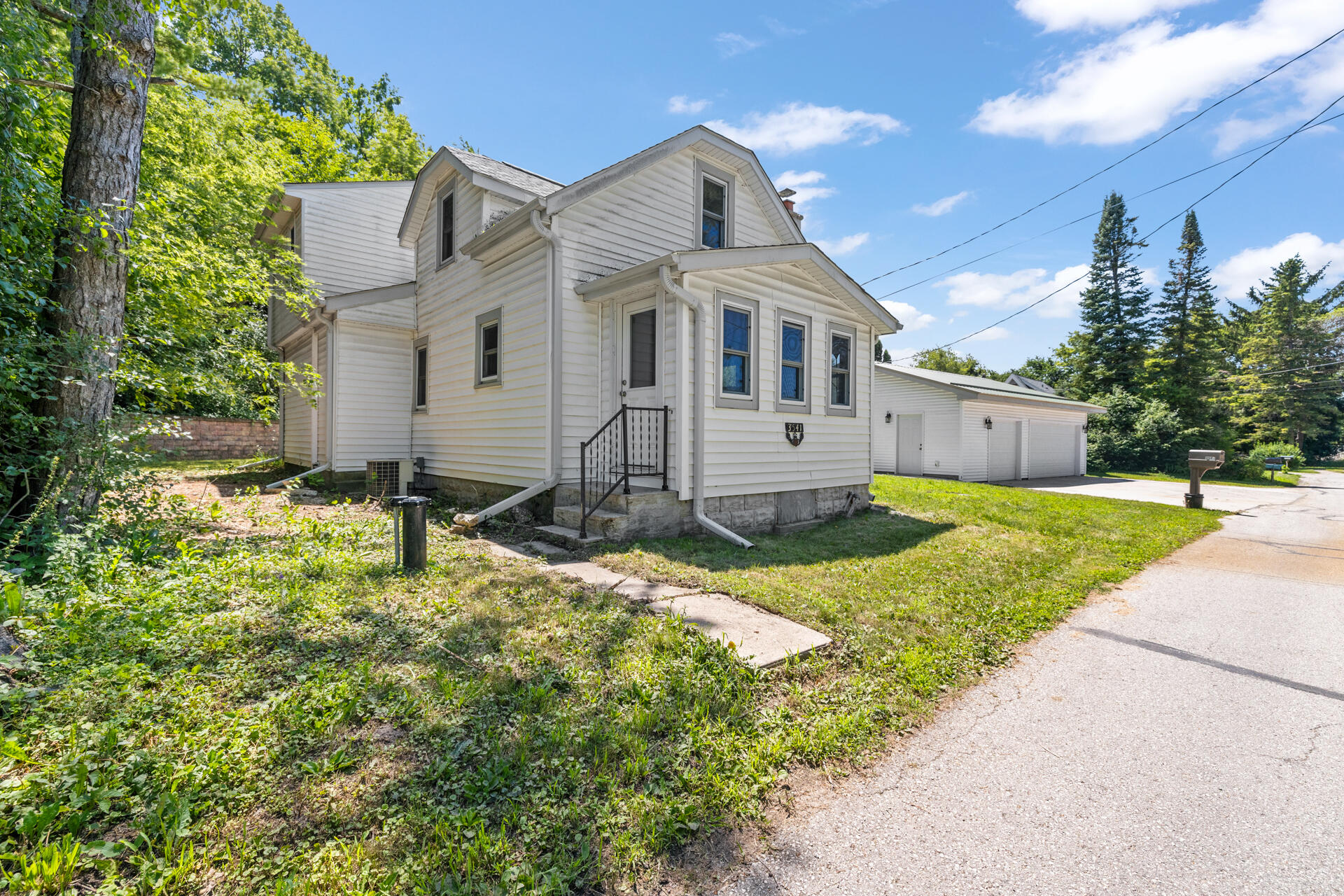3541 Circle Dr Property Photo 1