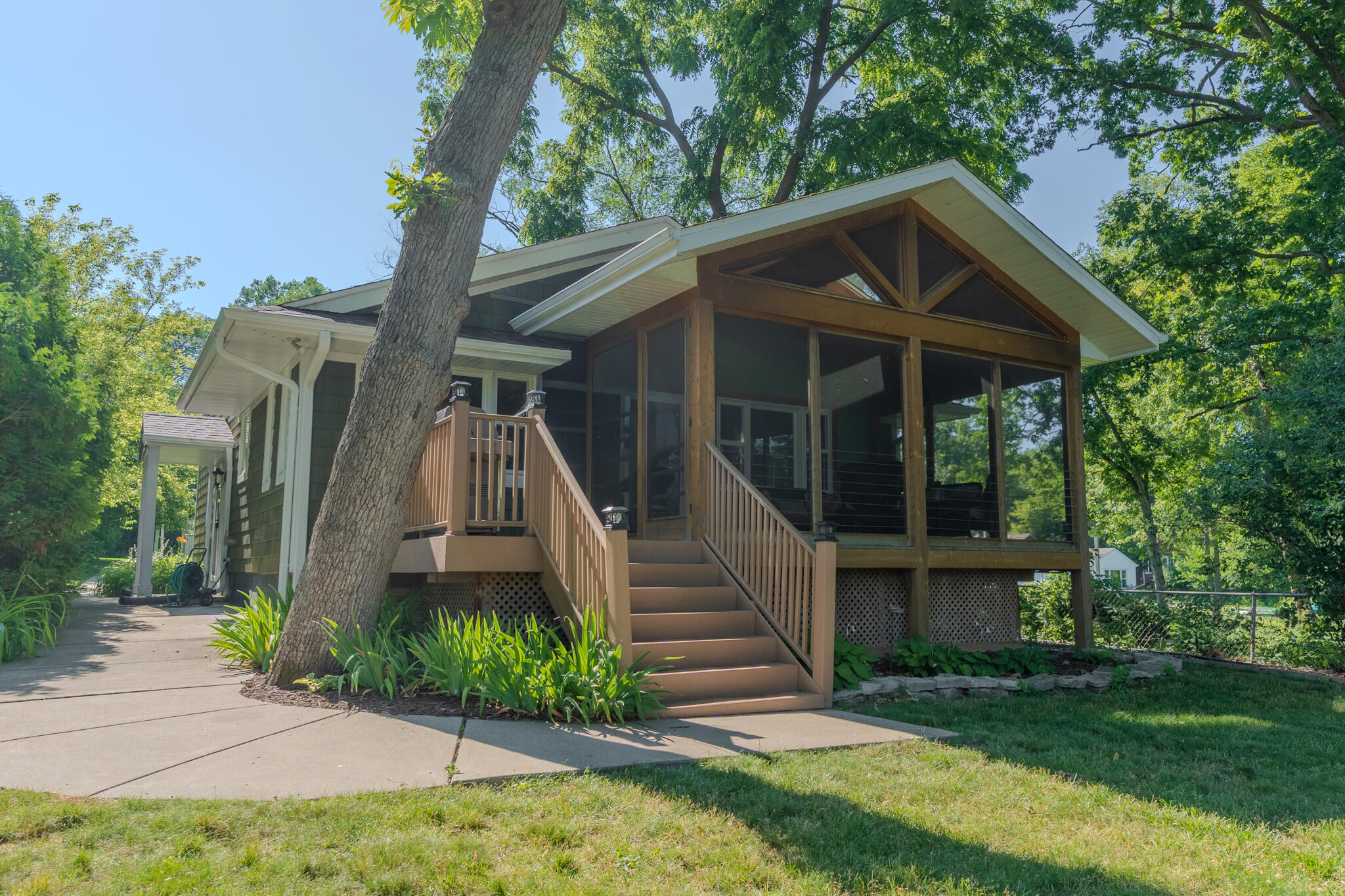 2712 Nagawicka Ave Property Photo 1