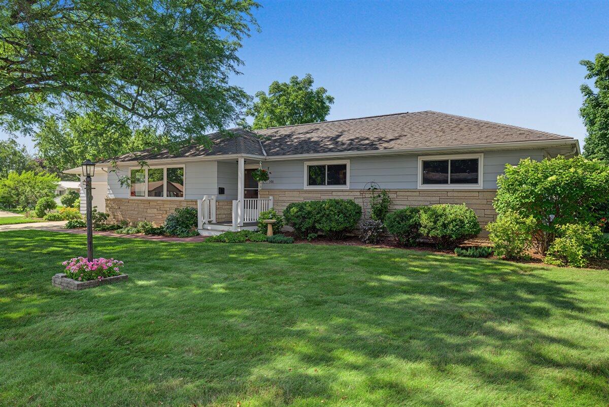 300 Sherry Ln Property Photo 1
