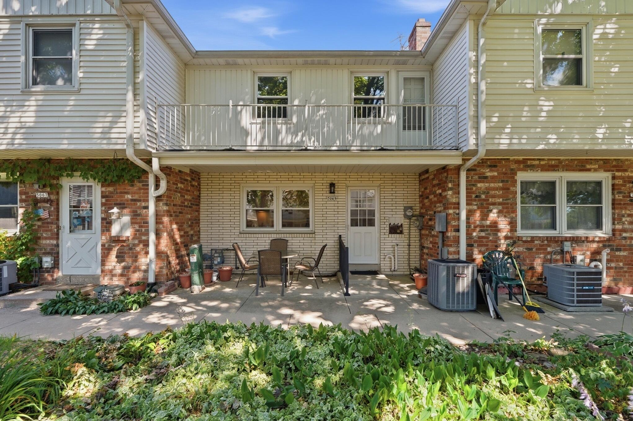 5069 W Colonial Ct Property Photo 1