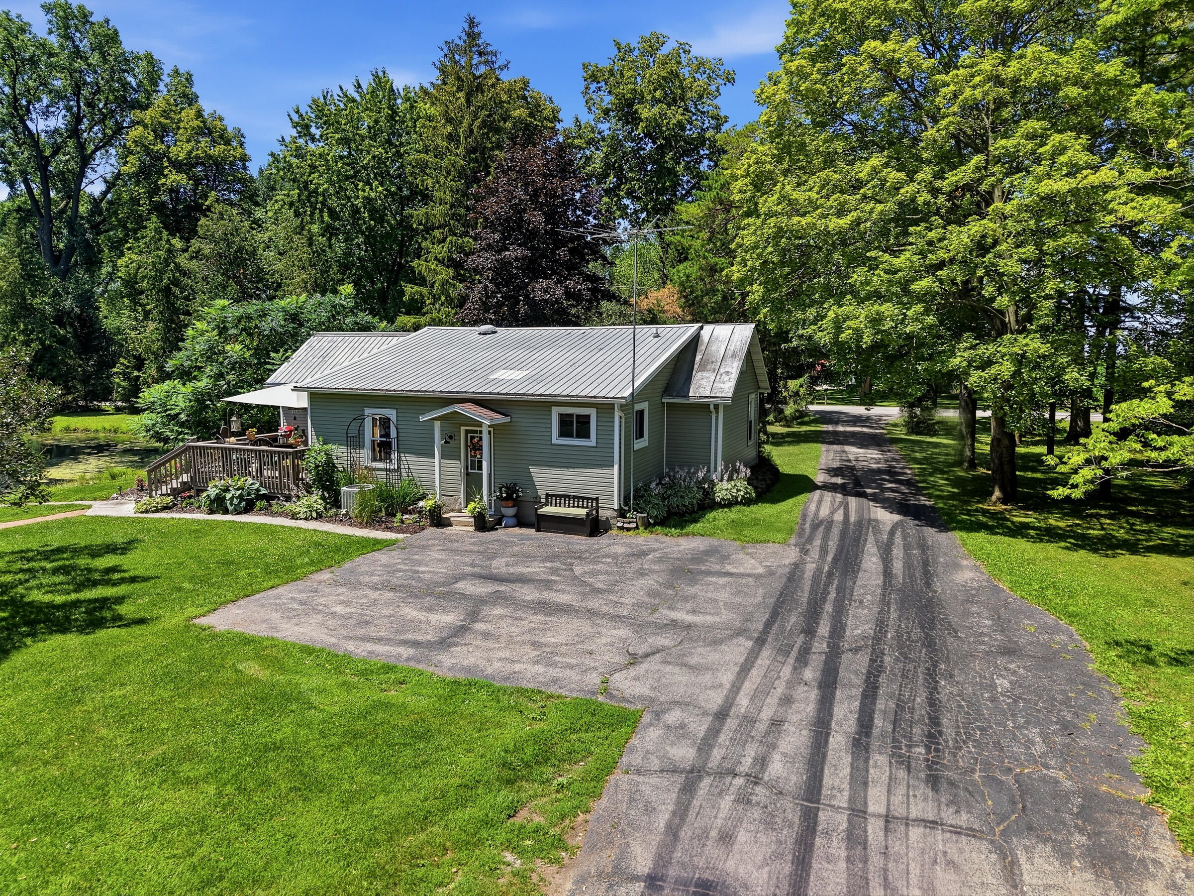 N4694 Lakeshore Dr