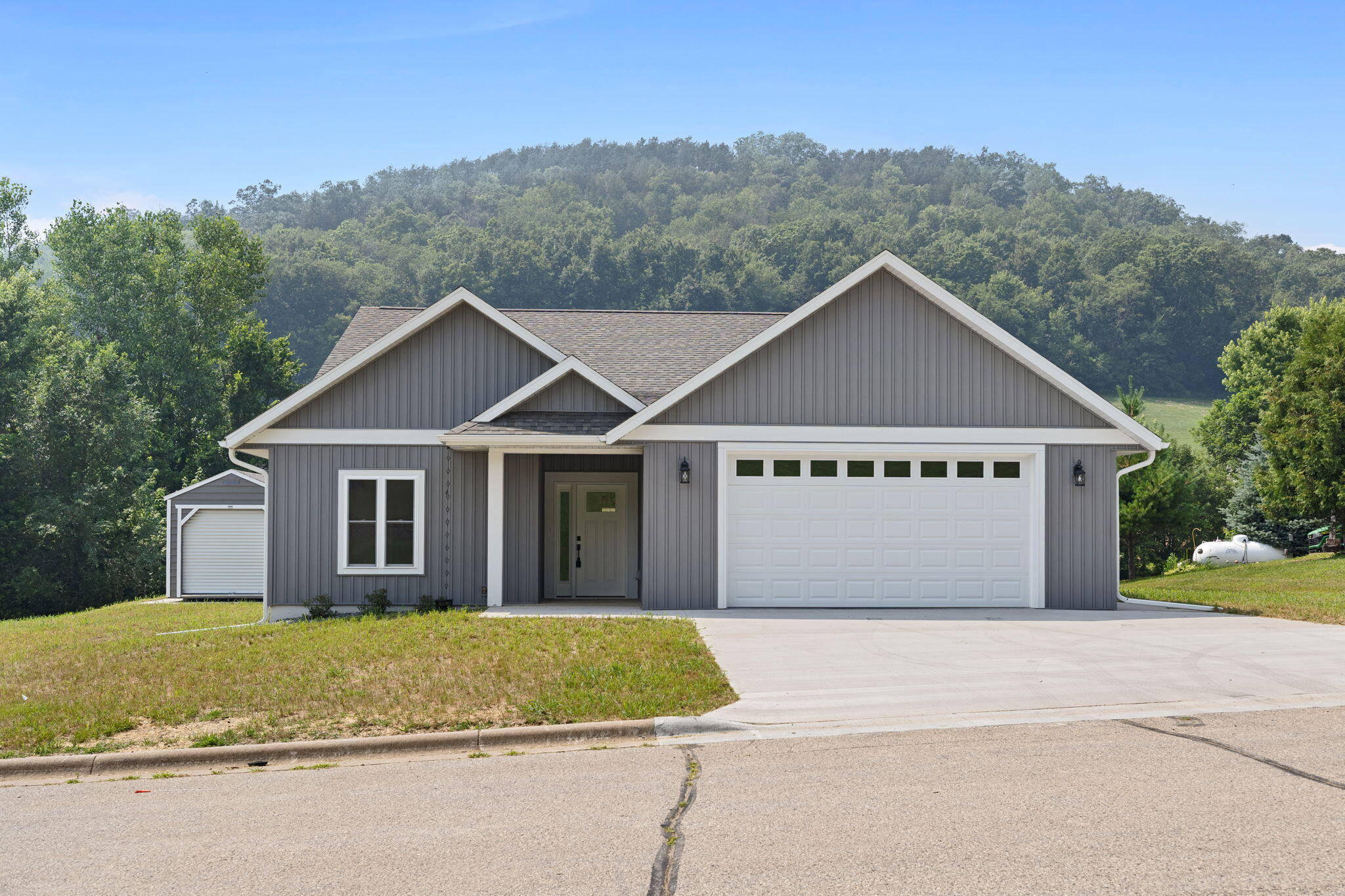445 White Tail Dr Property Photo 1