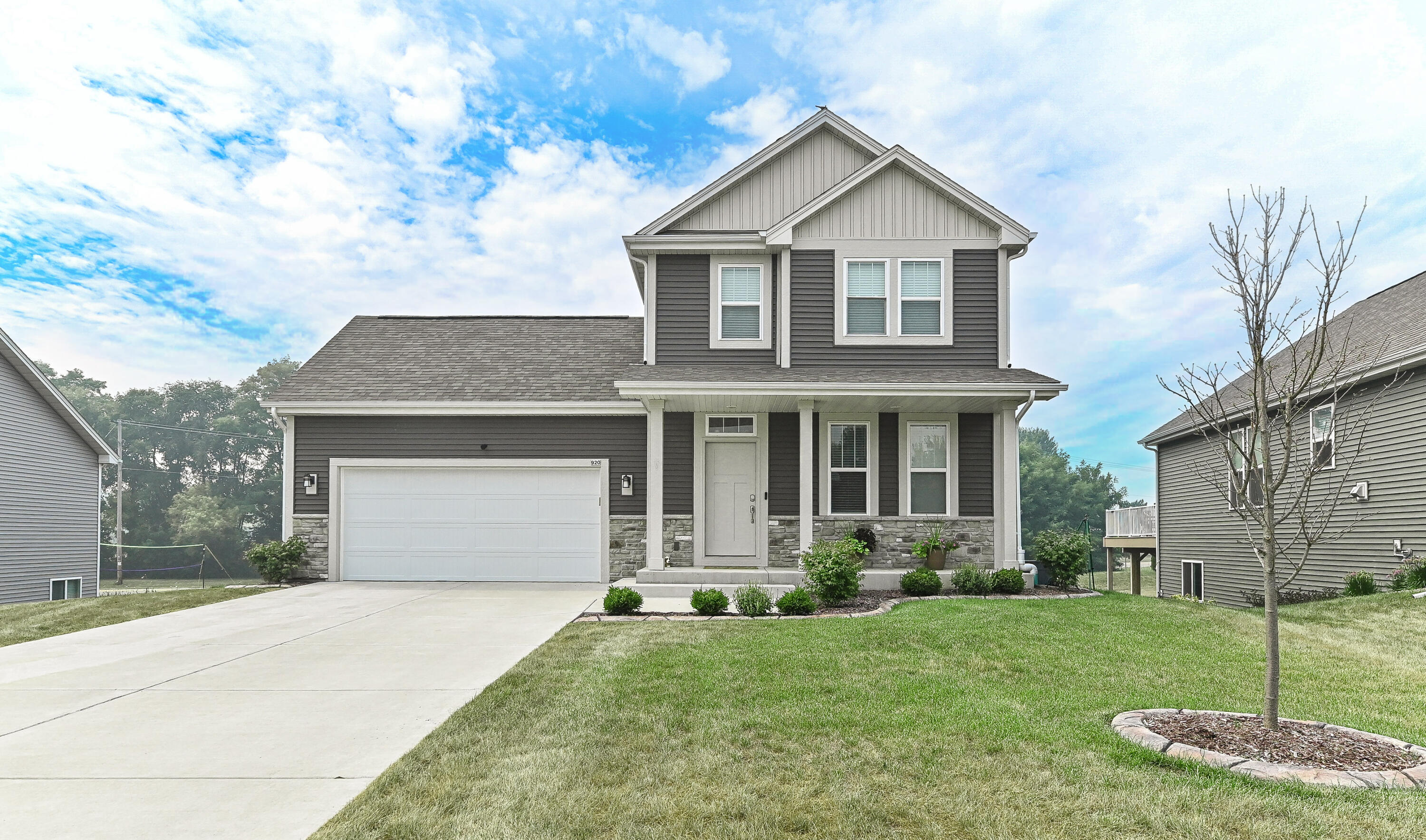 920 Foxwalk Dr Property Photo 1