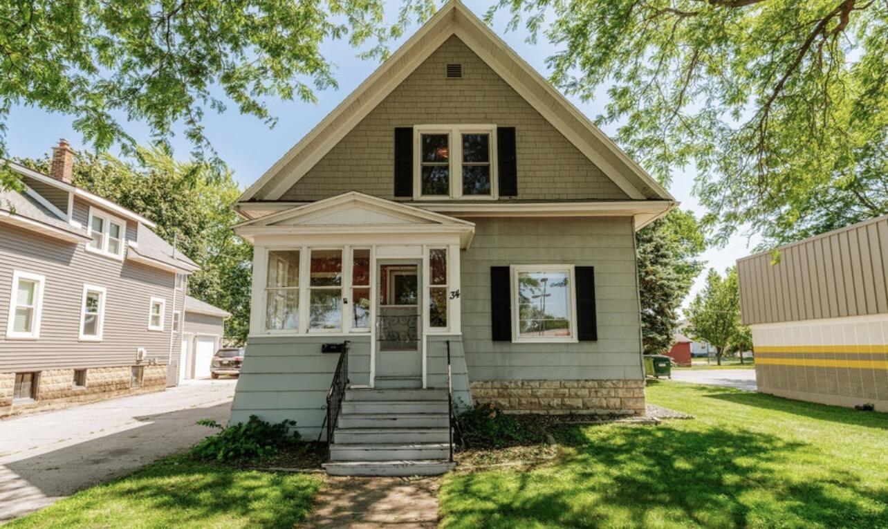 34 W Scott St Property Photo 1