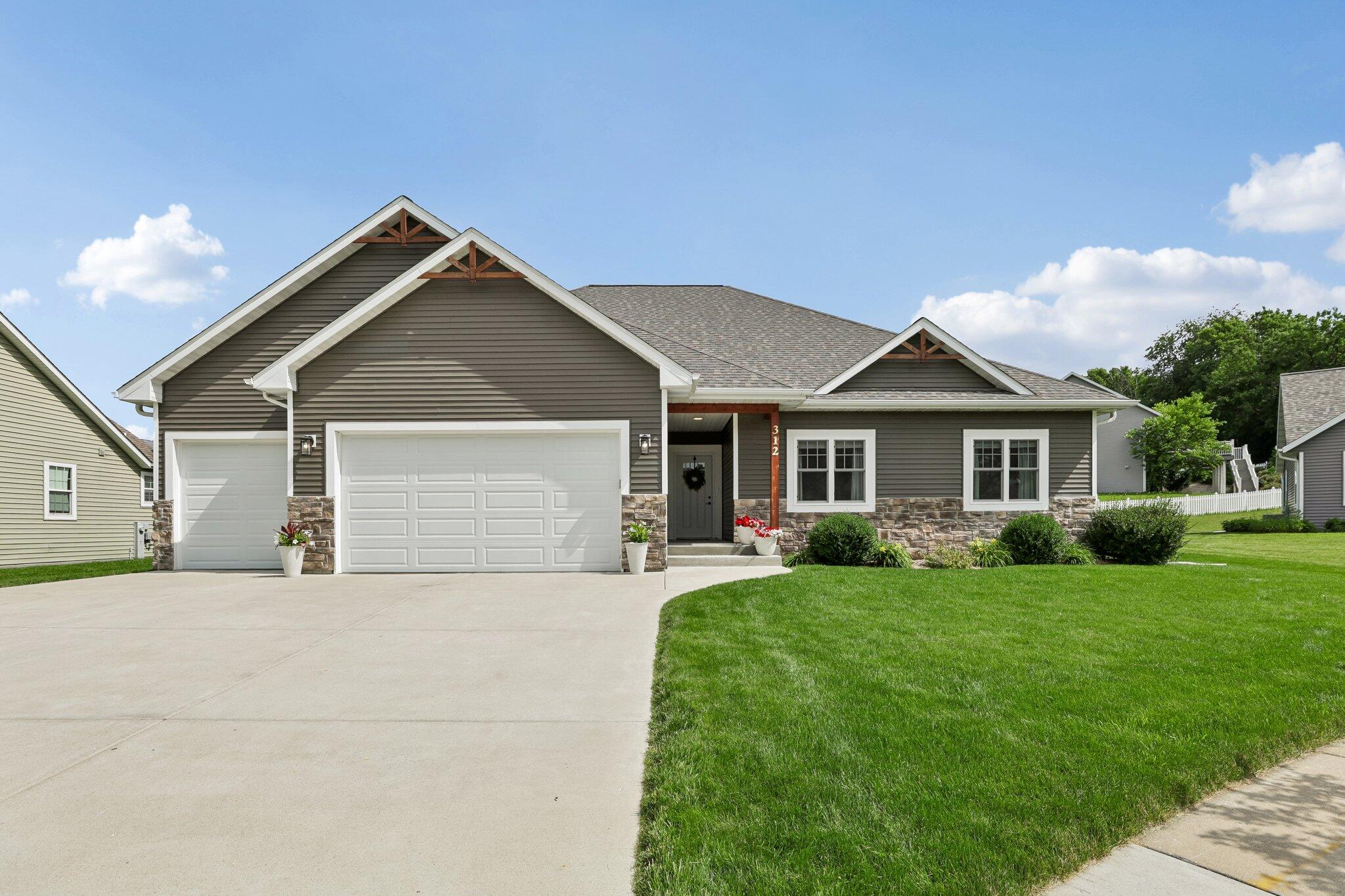 312 Coventry Cir Property Photo 1