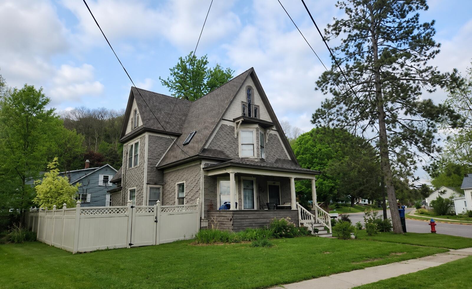 776 E Haseltine St Property Photo 1
