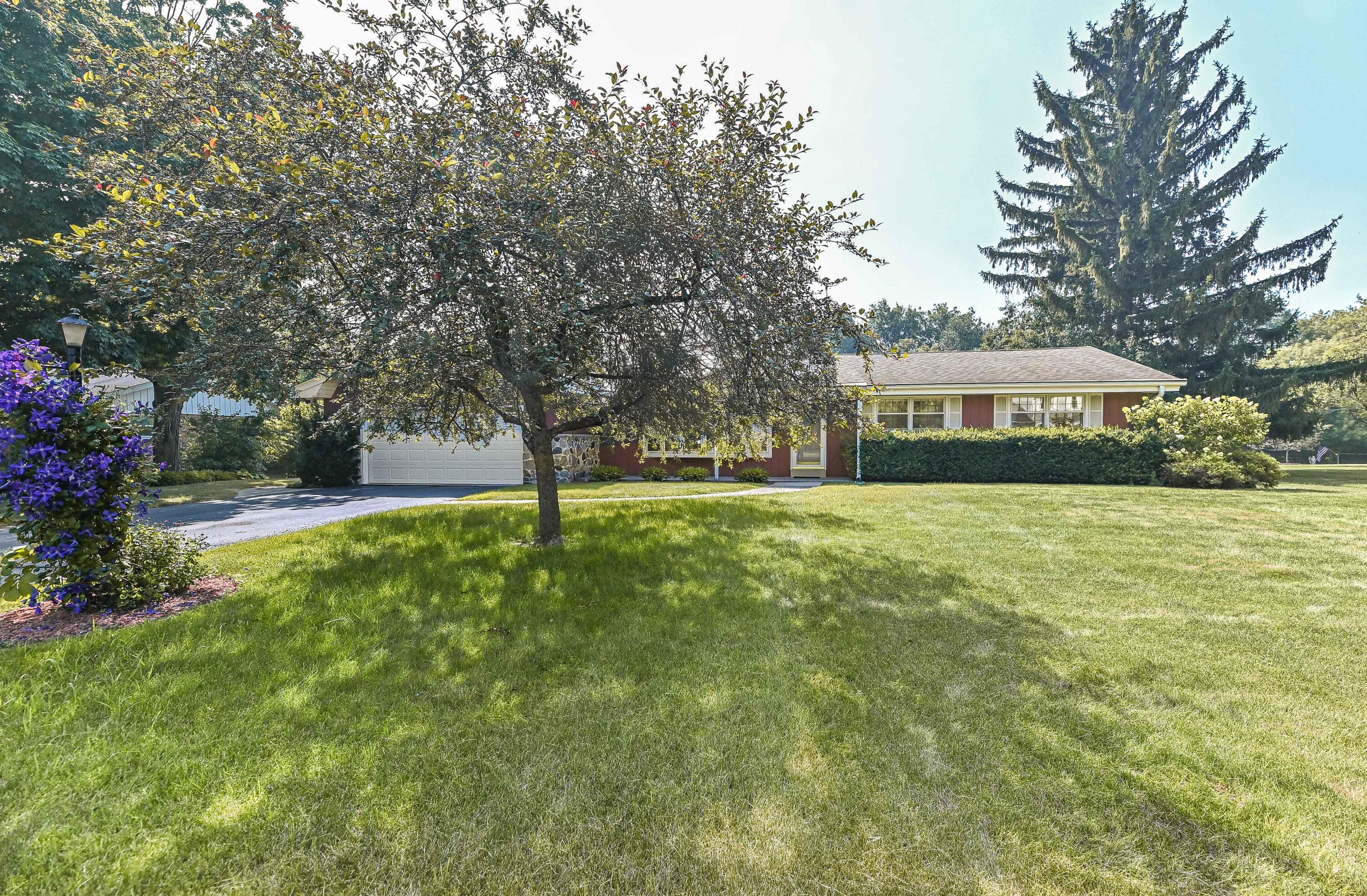 18571 W Hillcrest Dr Property Photo 1