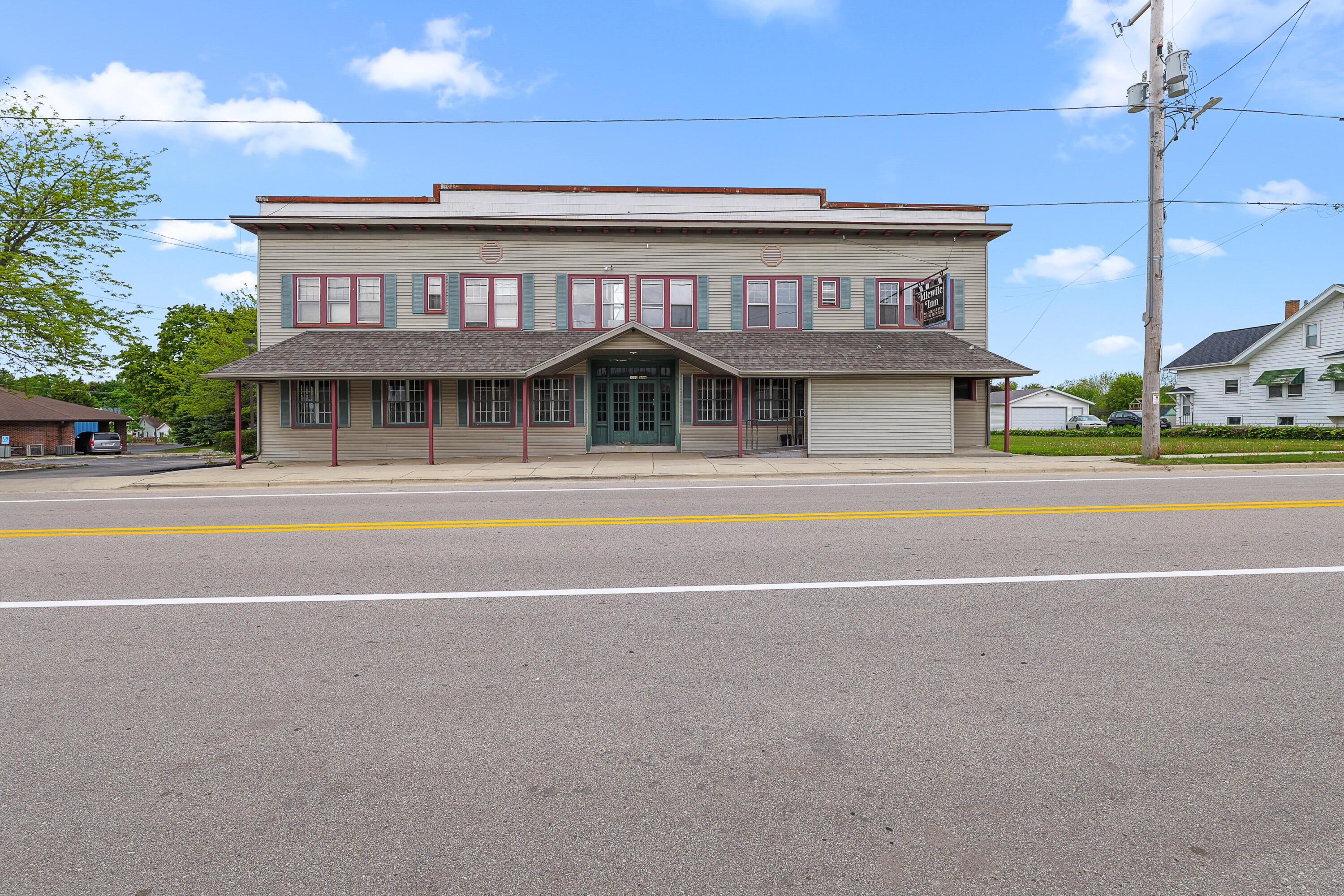1302 Main St