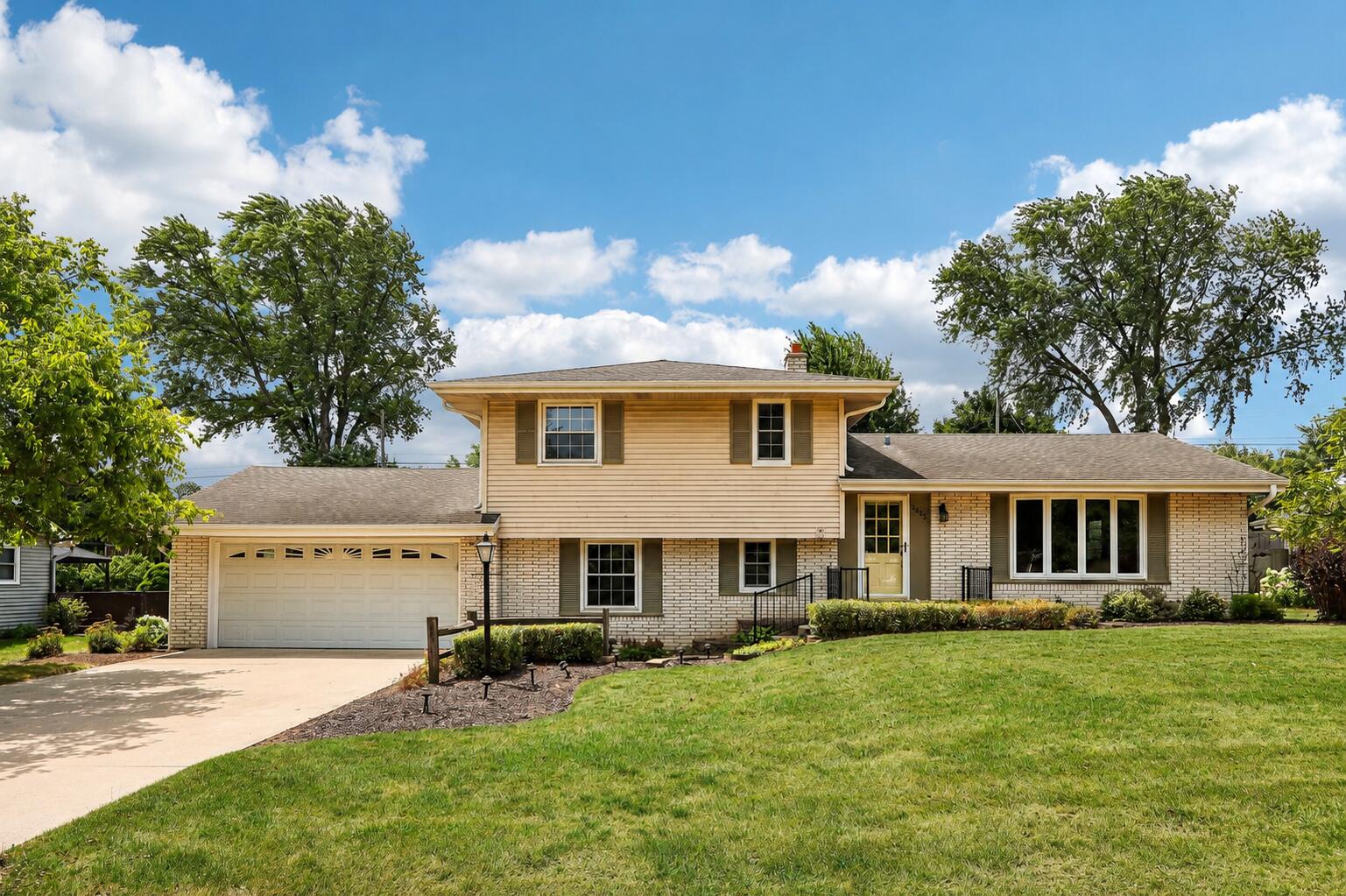 13425 W Old Oak Ln Property Photo 1