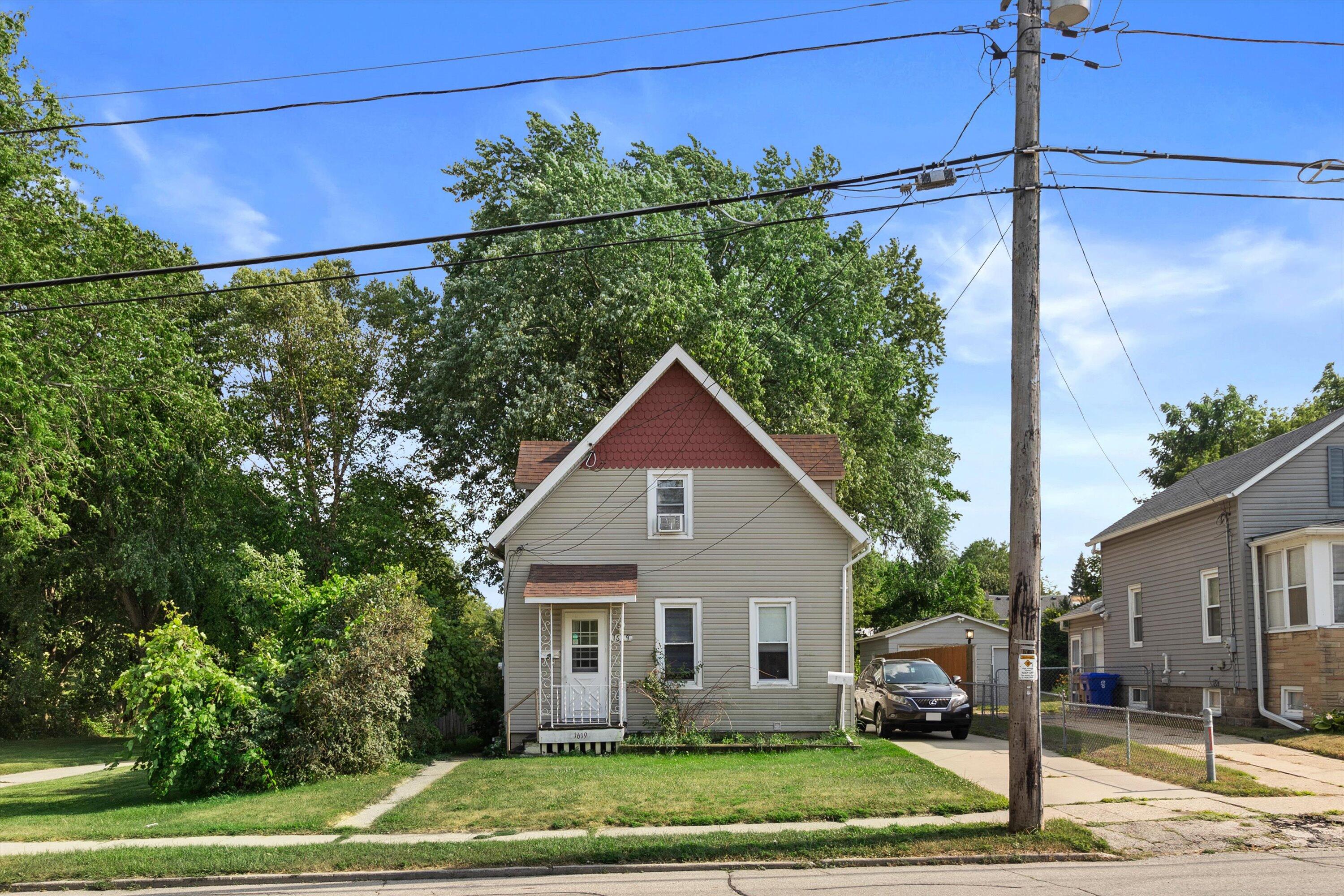 1619 43rd St Property Photo 1