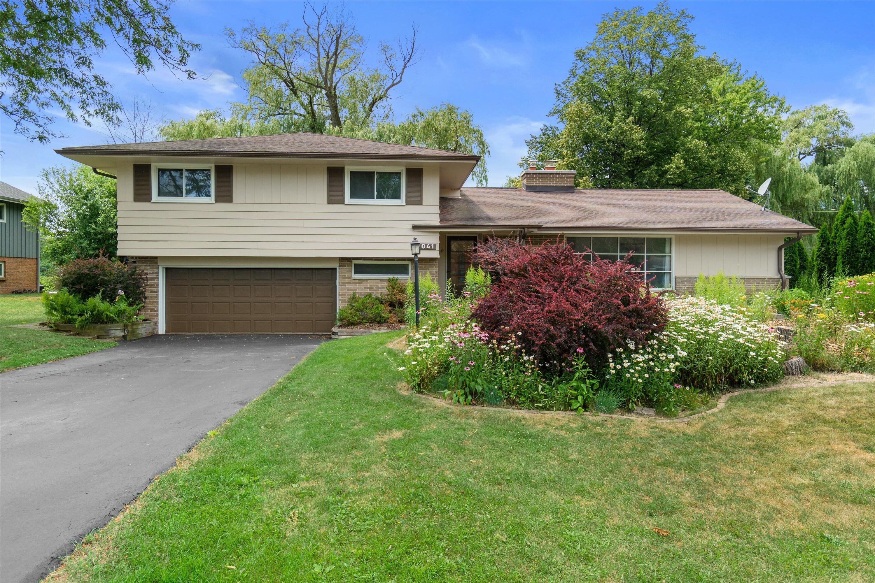 9041 N Rexleigh Dr Property Photo 1
