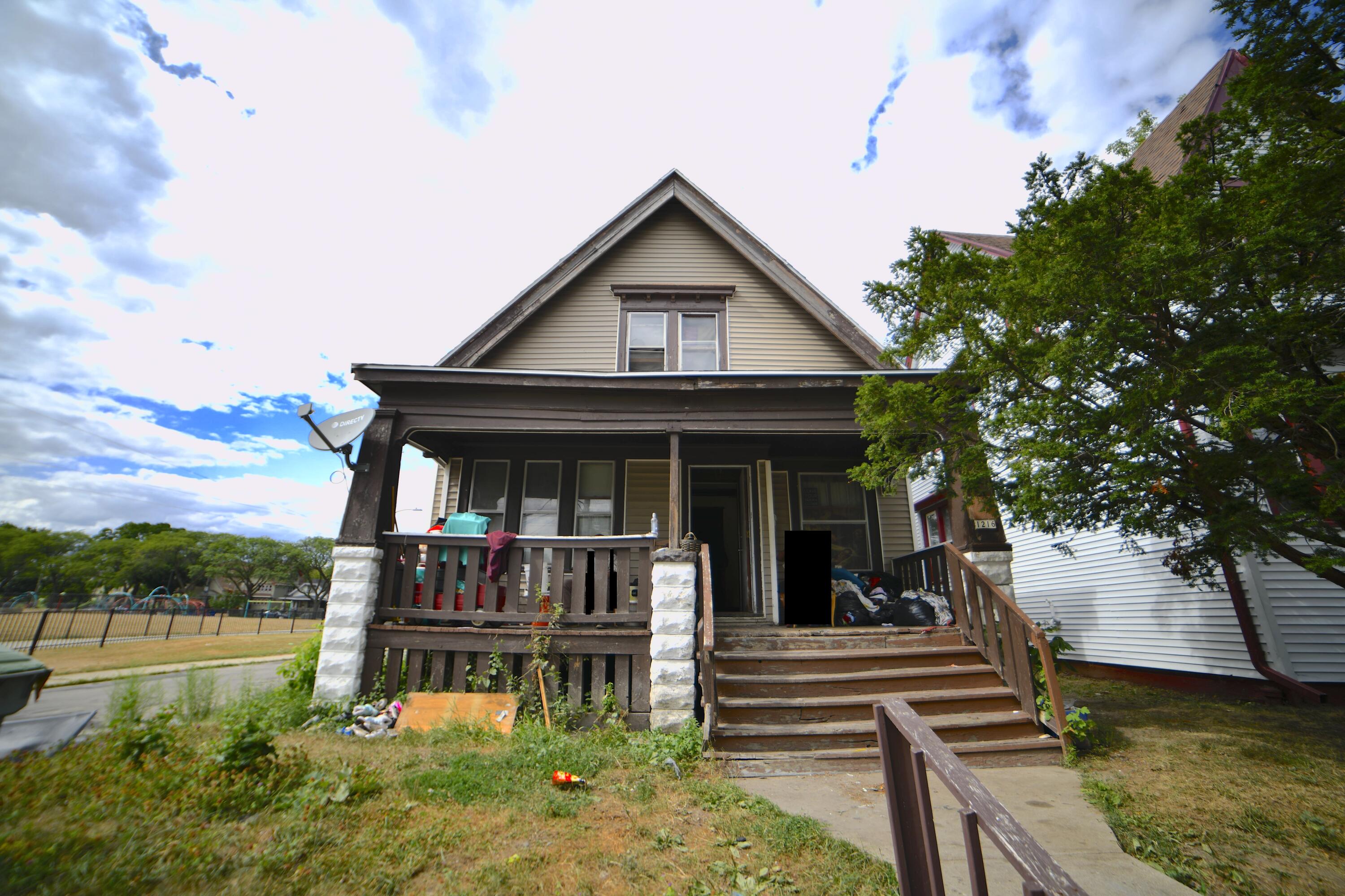 1216 W Chambers St Property Photo 1