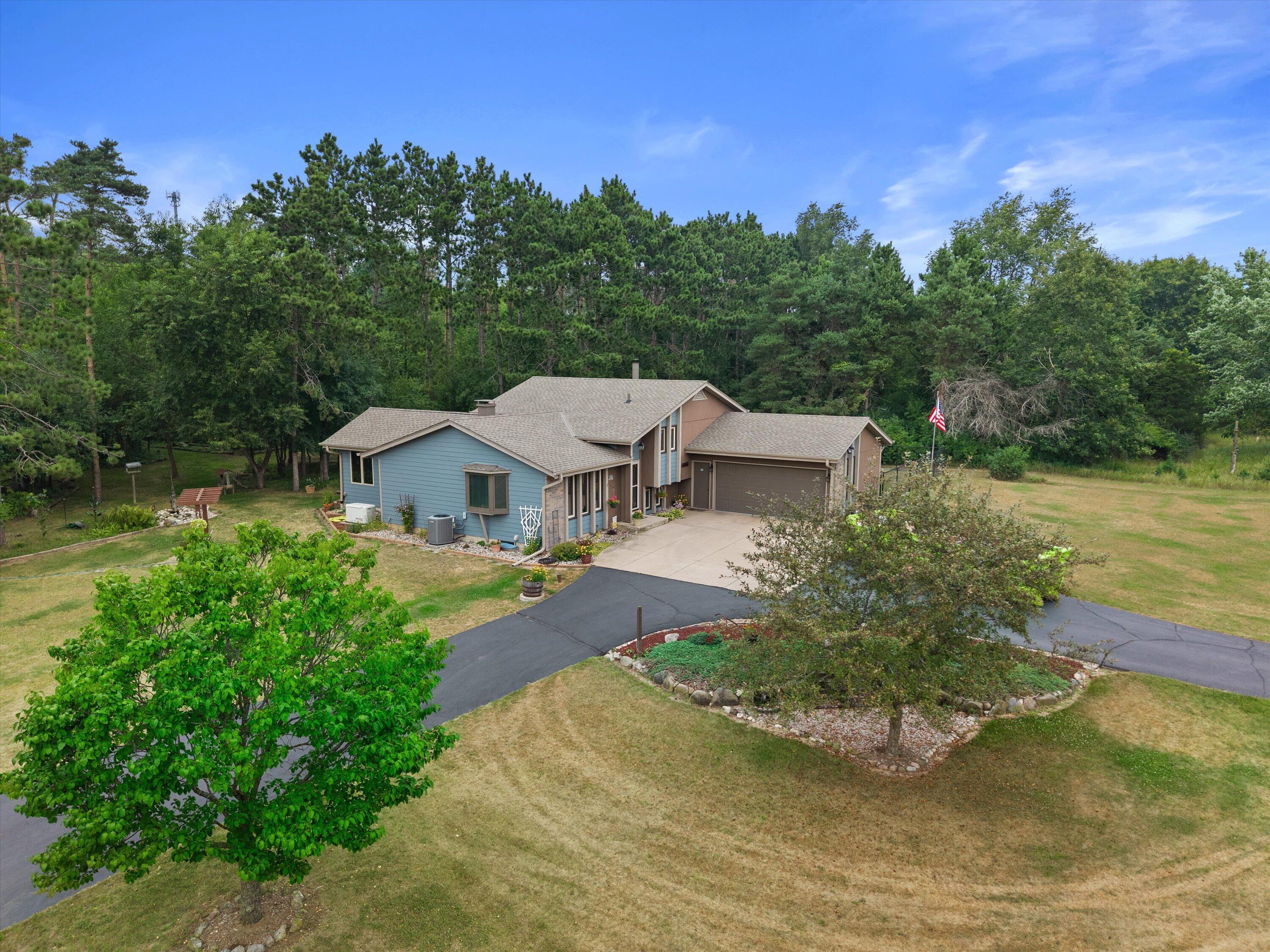 W369s4863 Needle Point Dr Property Photo 1