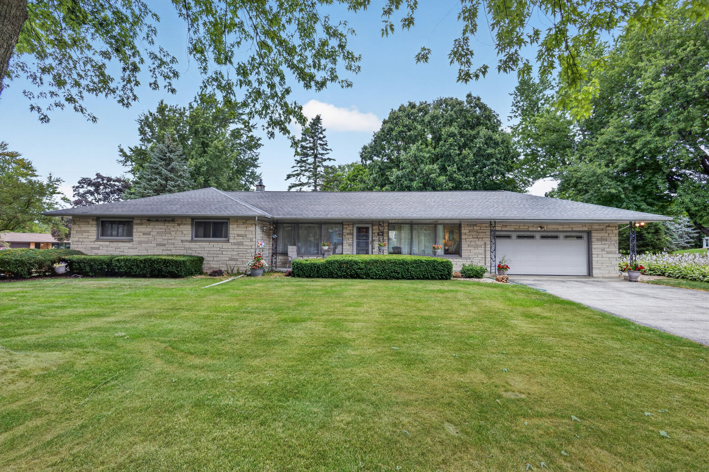 N84W12876 Ronald Dr