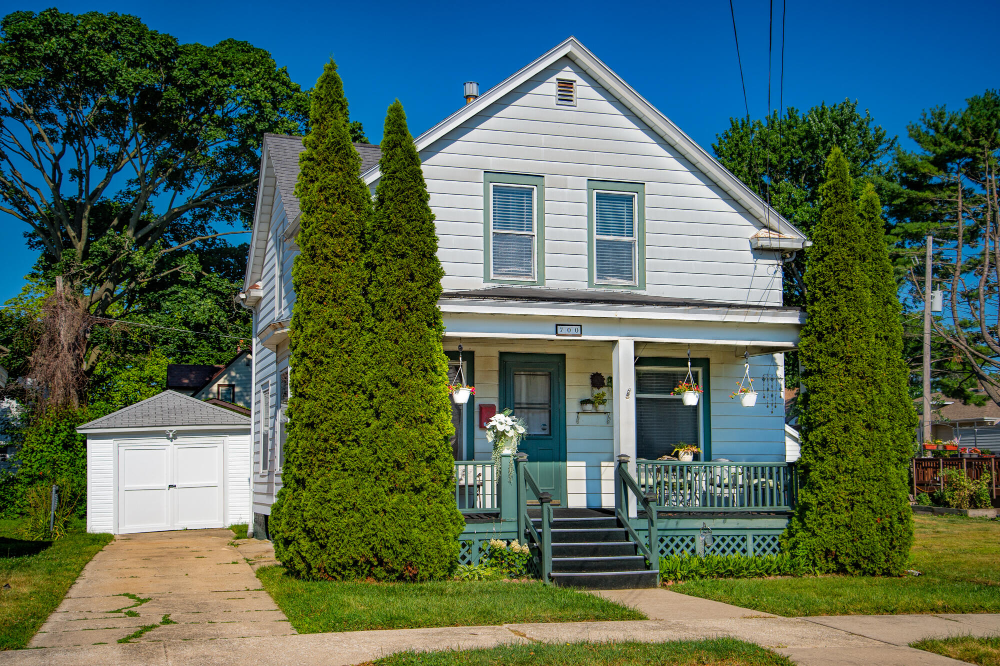 700 Grove Ave Property Photo 1