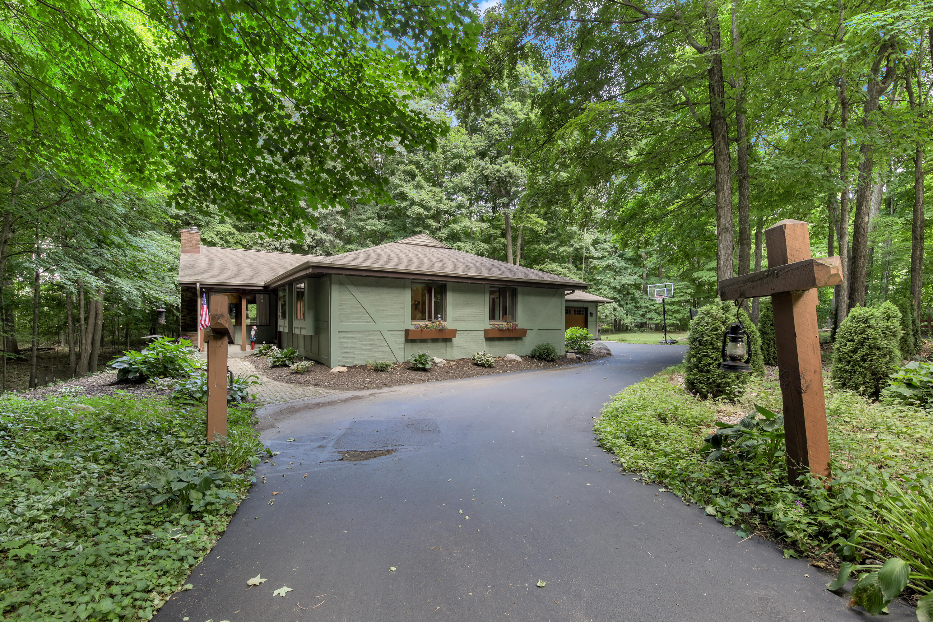 1753 Whispering Woods Ct Property Photo 1