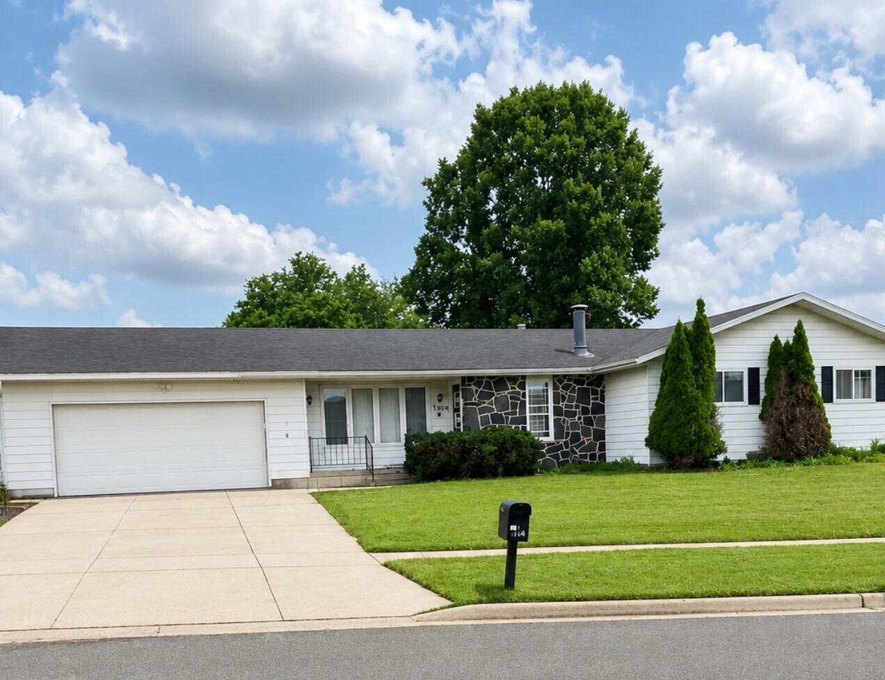 309 S Klein Dr Property Photo 1