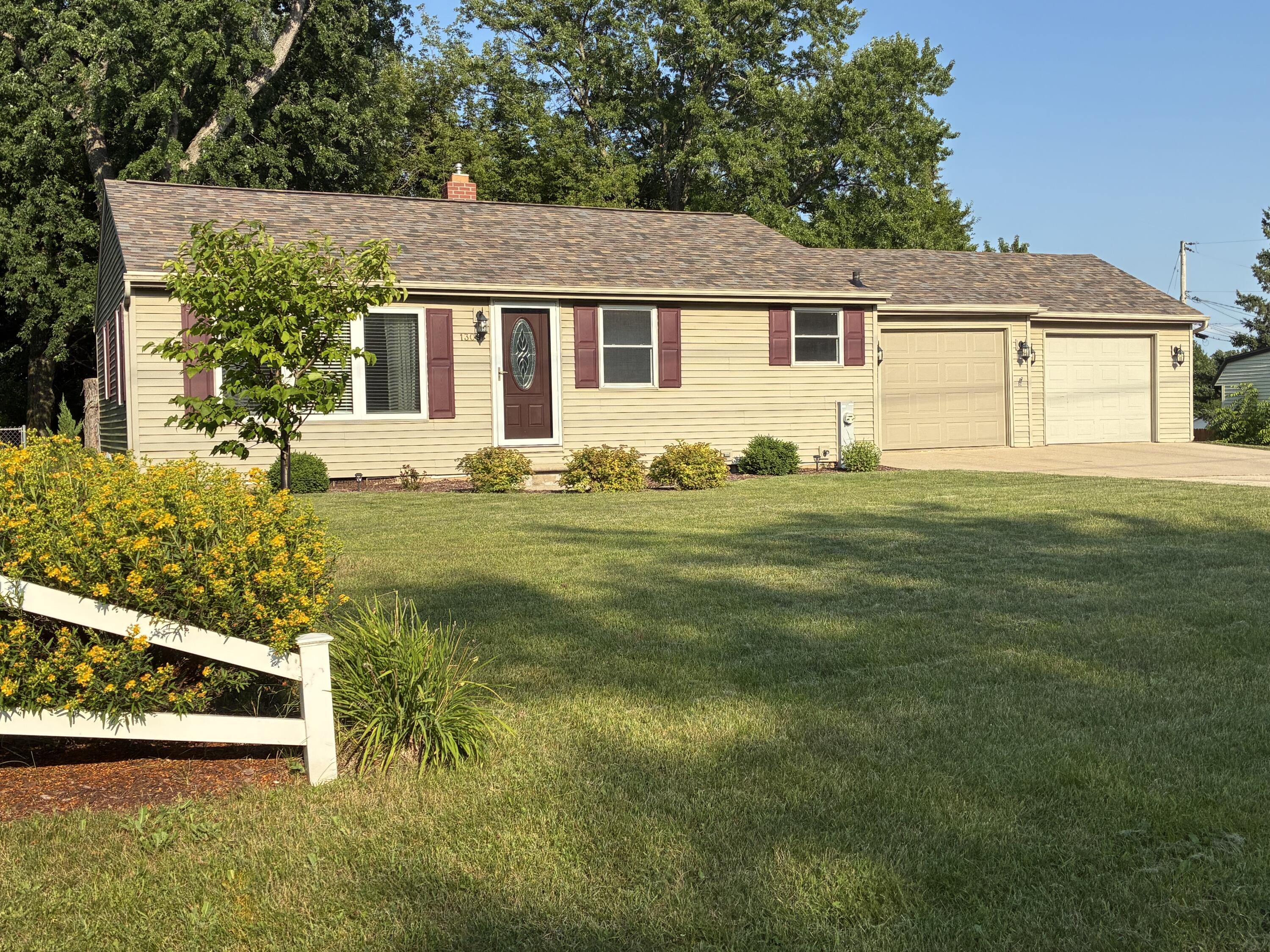 1309 Crestwood Dr Property Photo 1