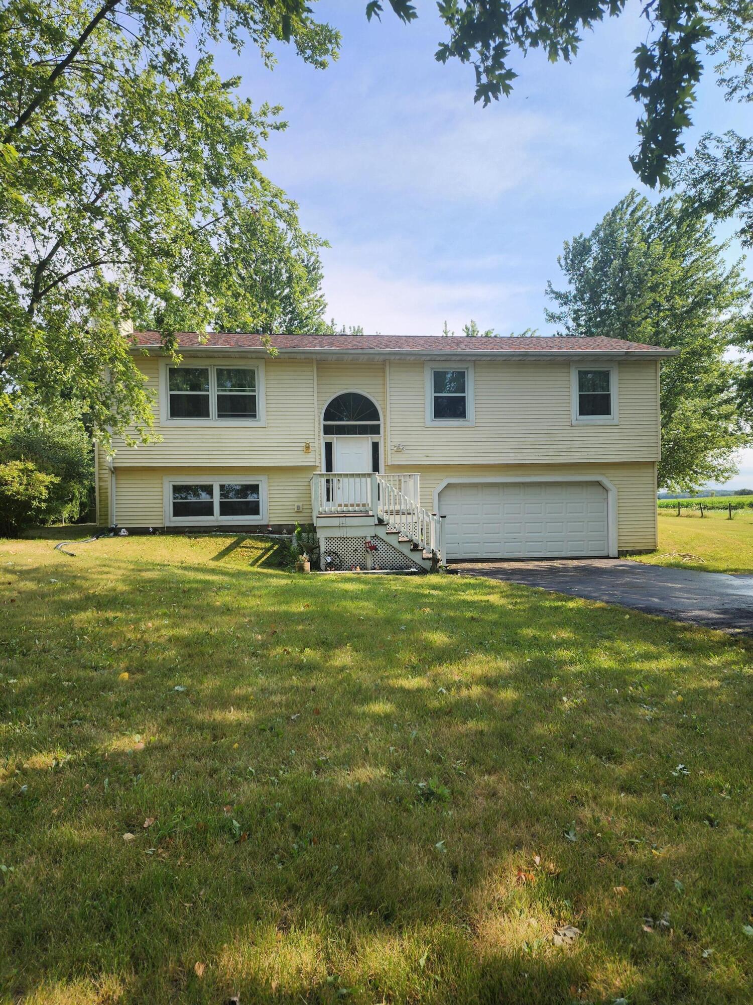 27109 1st St Property Photo 1