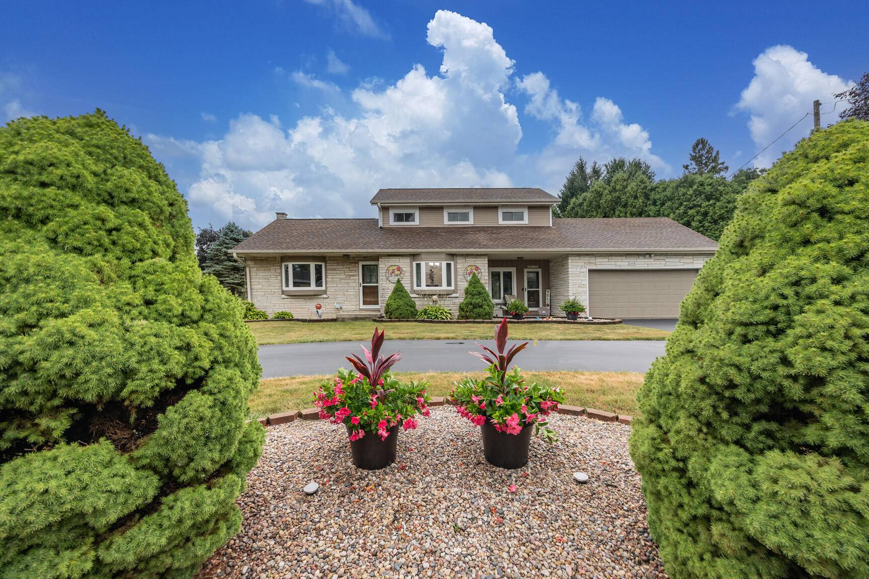 S94w14409 Groveway Ln Property Photo 1