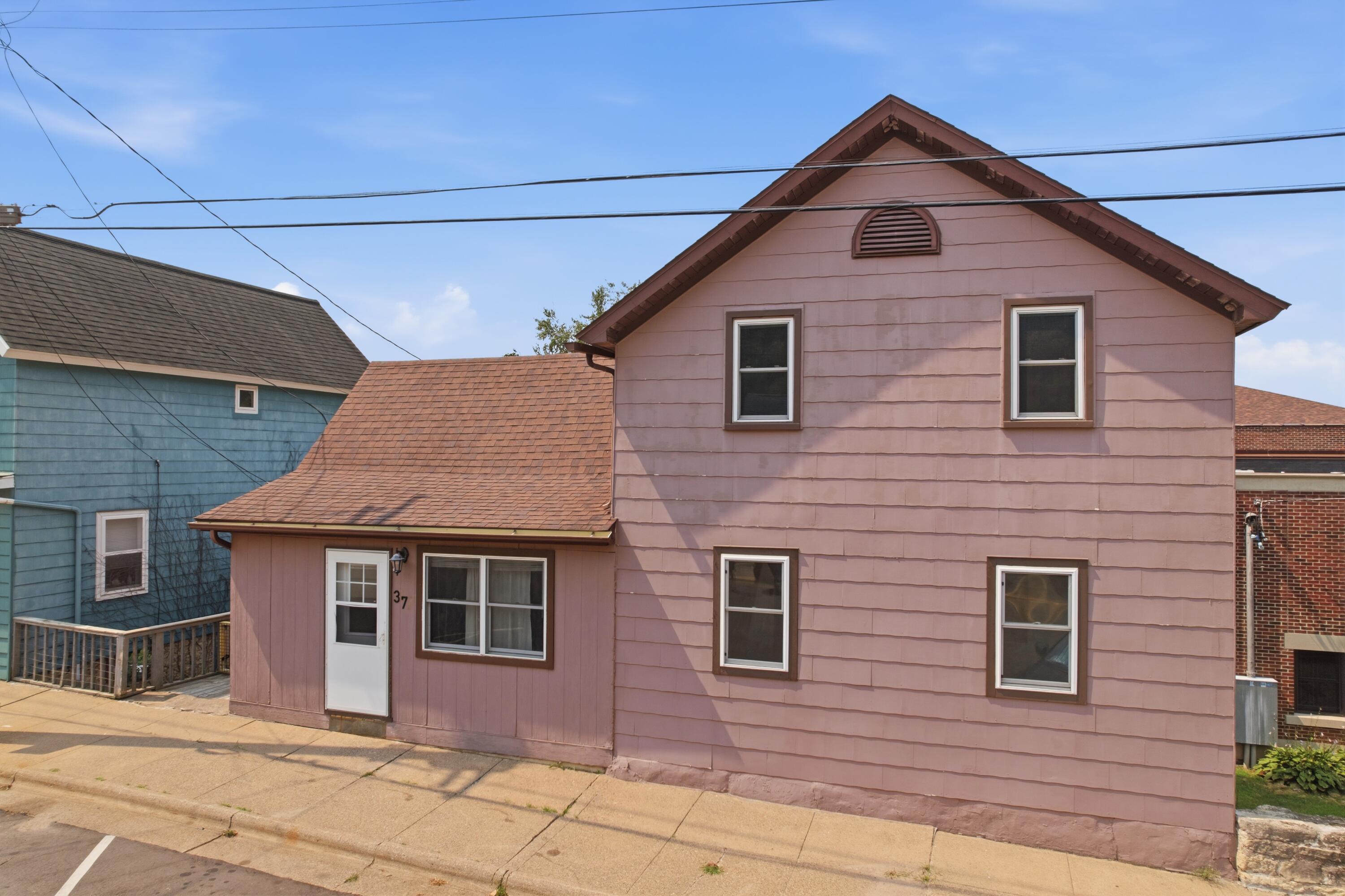 37 N Hill St Property Photo 1