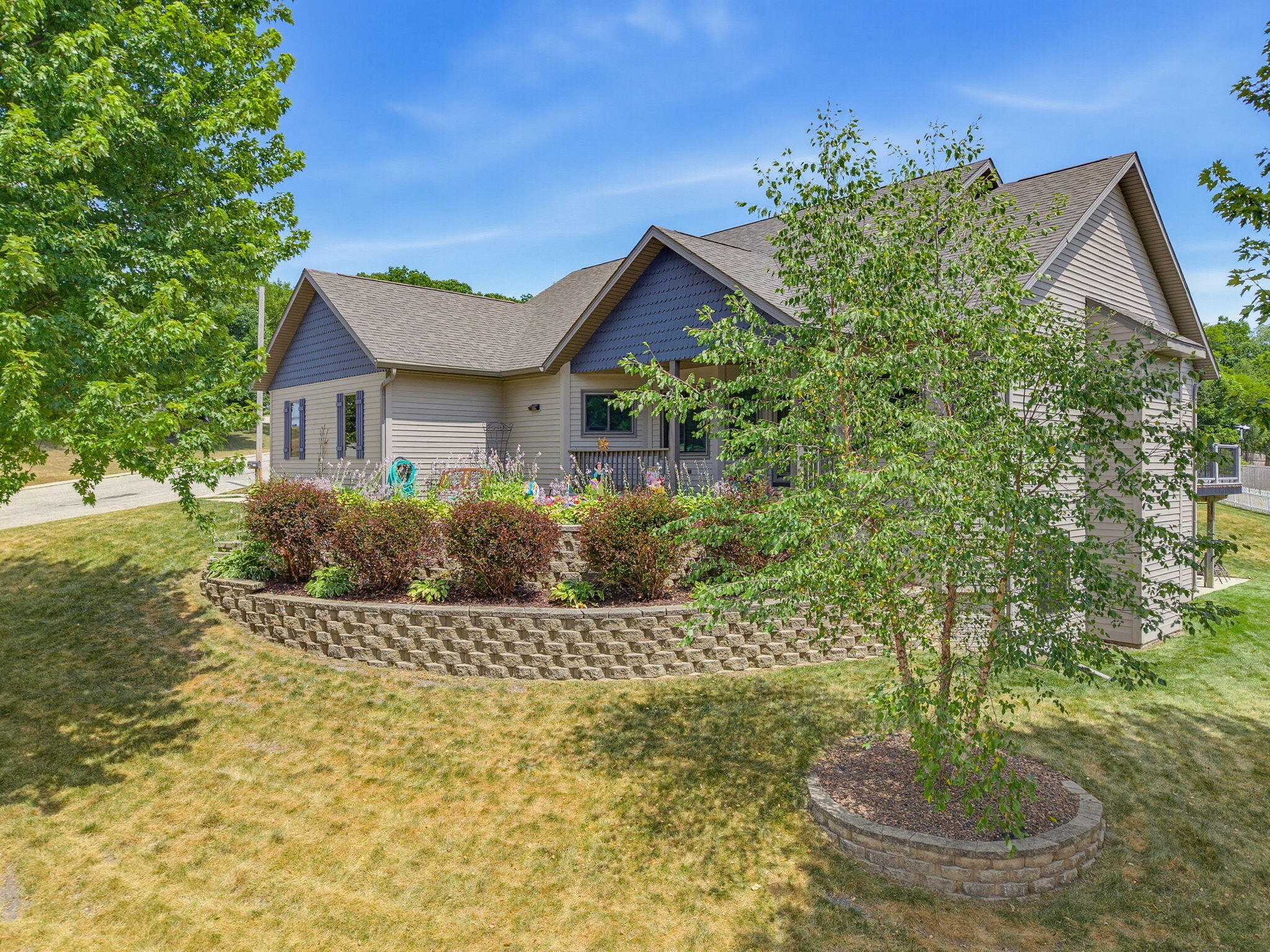 548 Fox River Hills Dr Property Photo 1