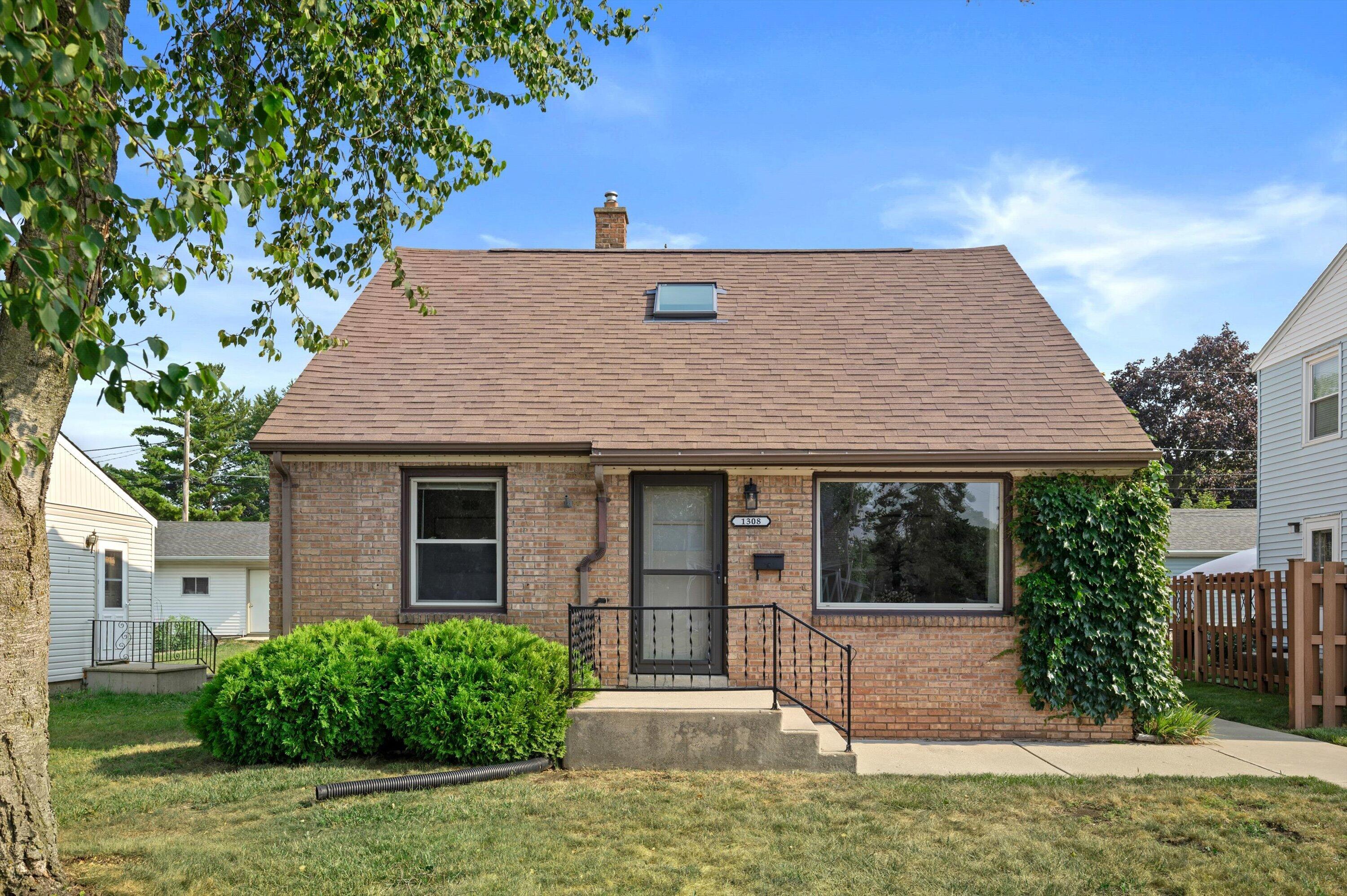 1308 Mackinac Ave Property Photo 1