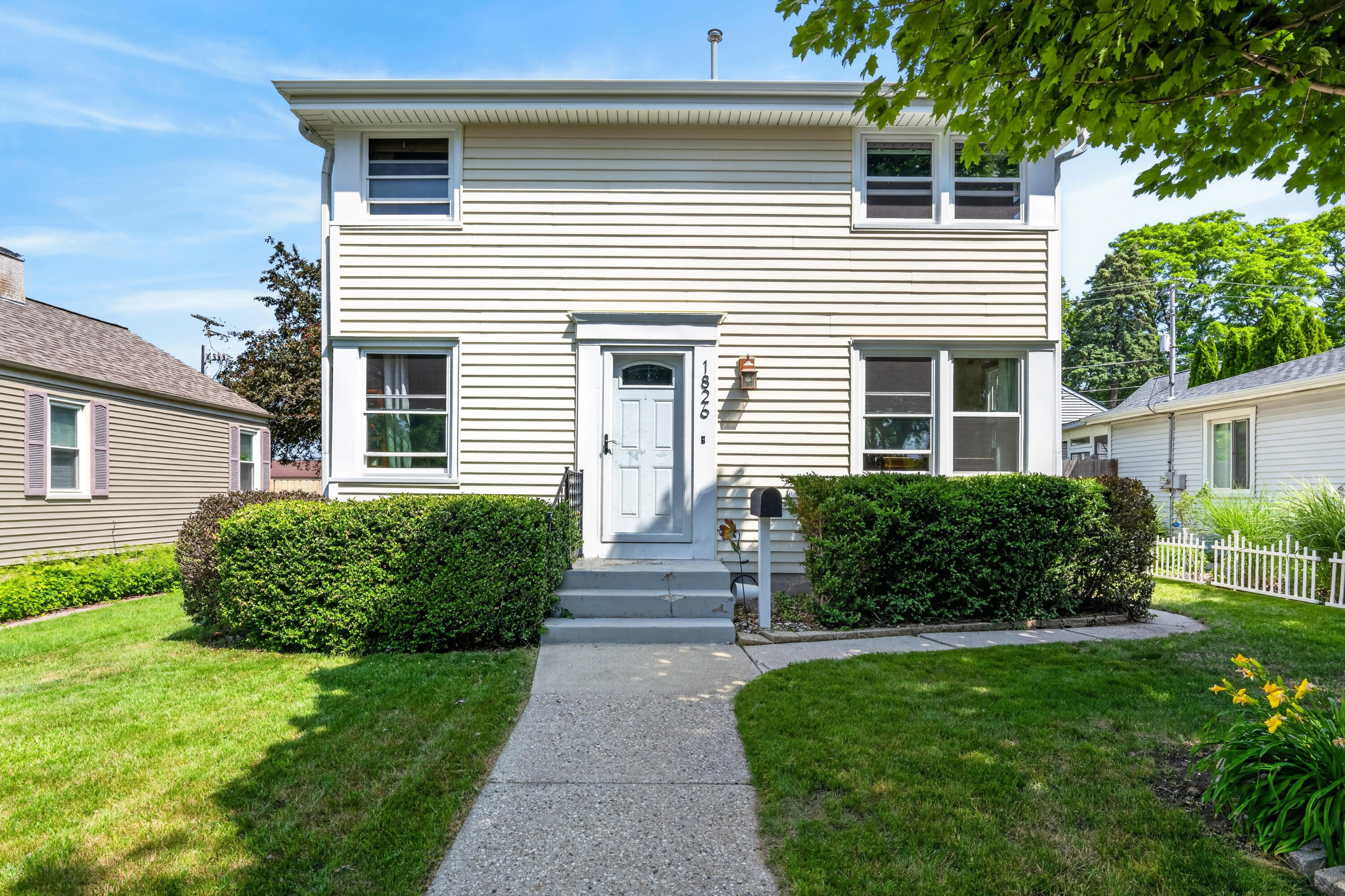 1826 E Fernwood Ave Property Photo 1