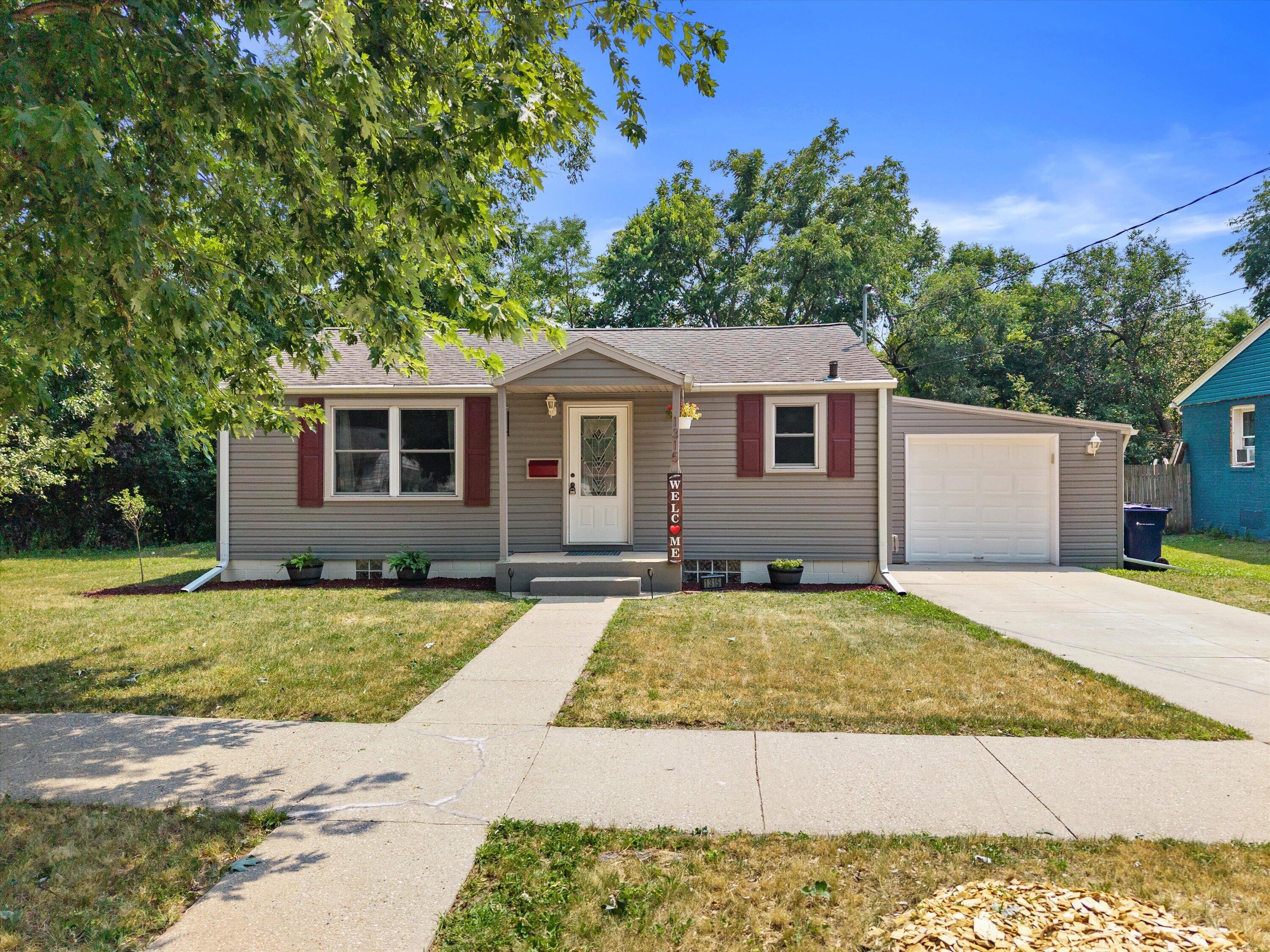 1315 Gartland Ave Property Photo 1