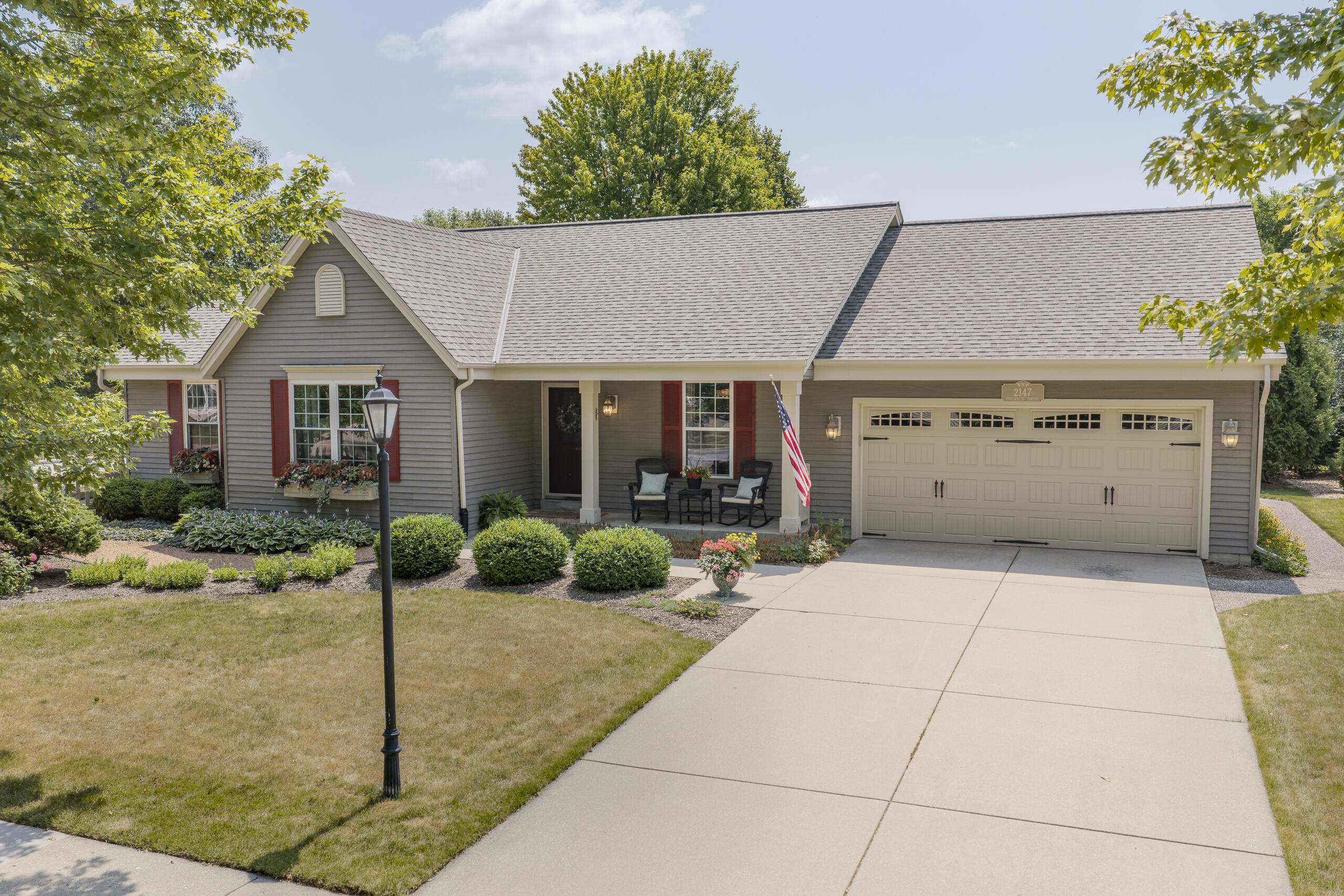 2147 Inverness Dr Property Photo 1