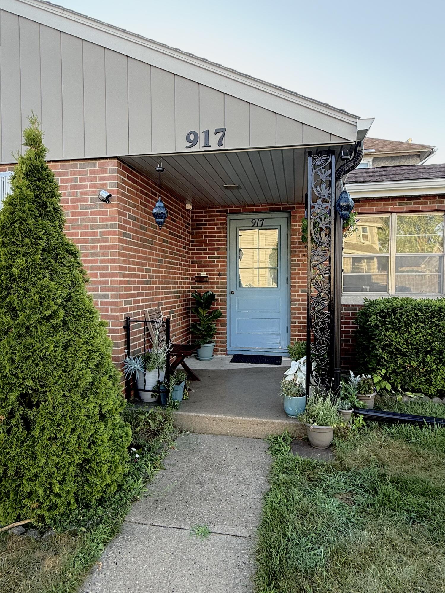 917 Cook St Property Photo 1
