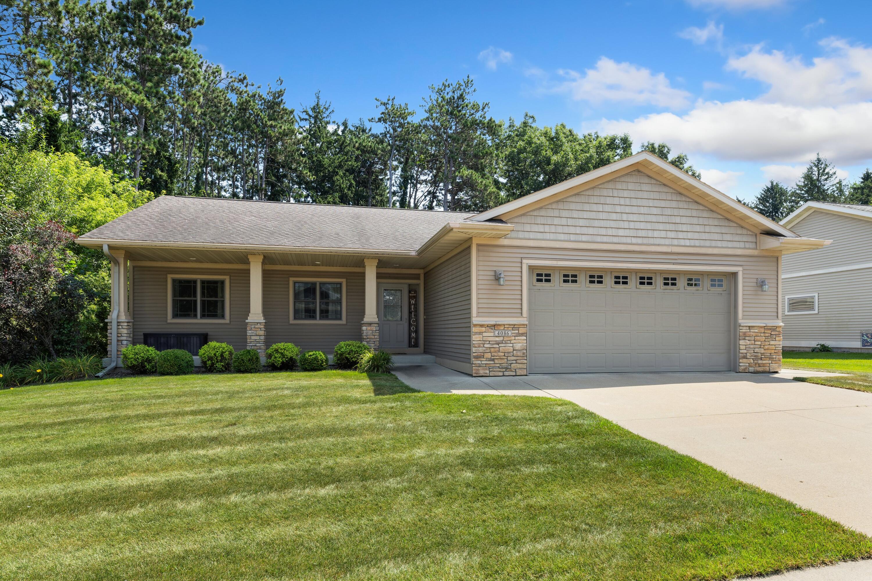 4086 Pineview St Property Photo 1