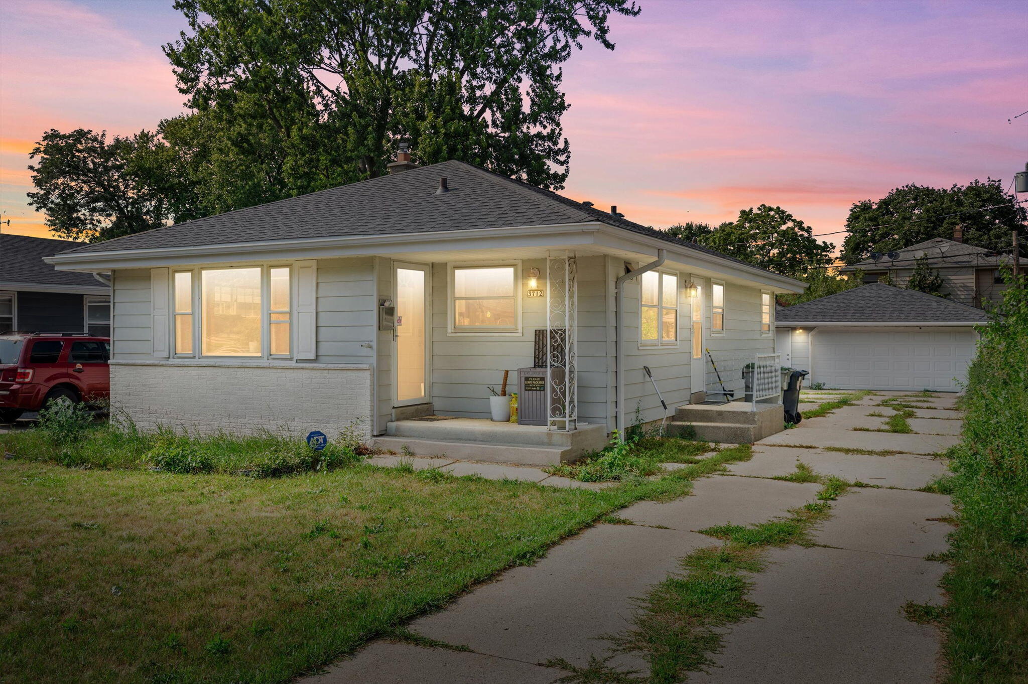3712 W Kiley Ave Property Photo 1