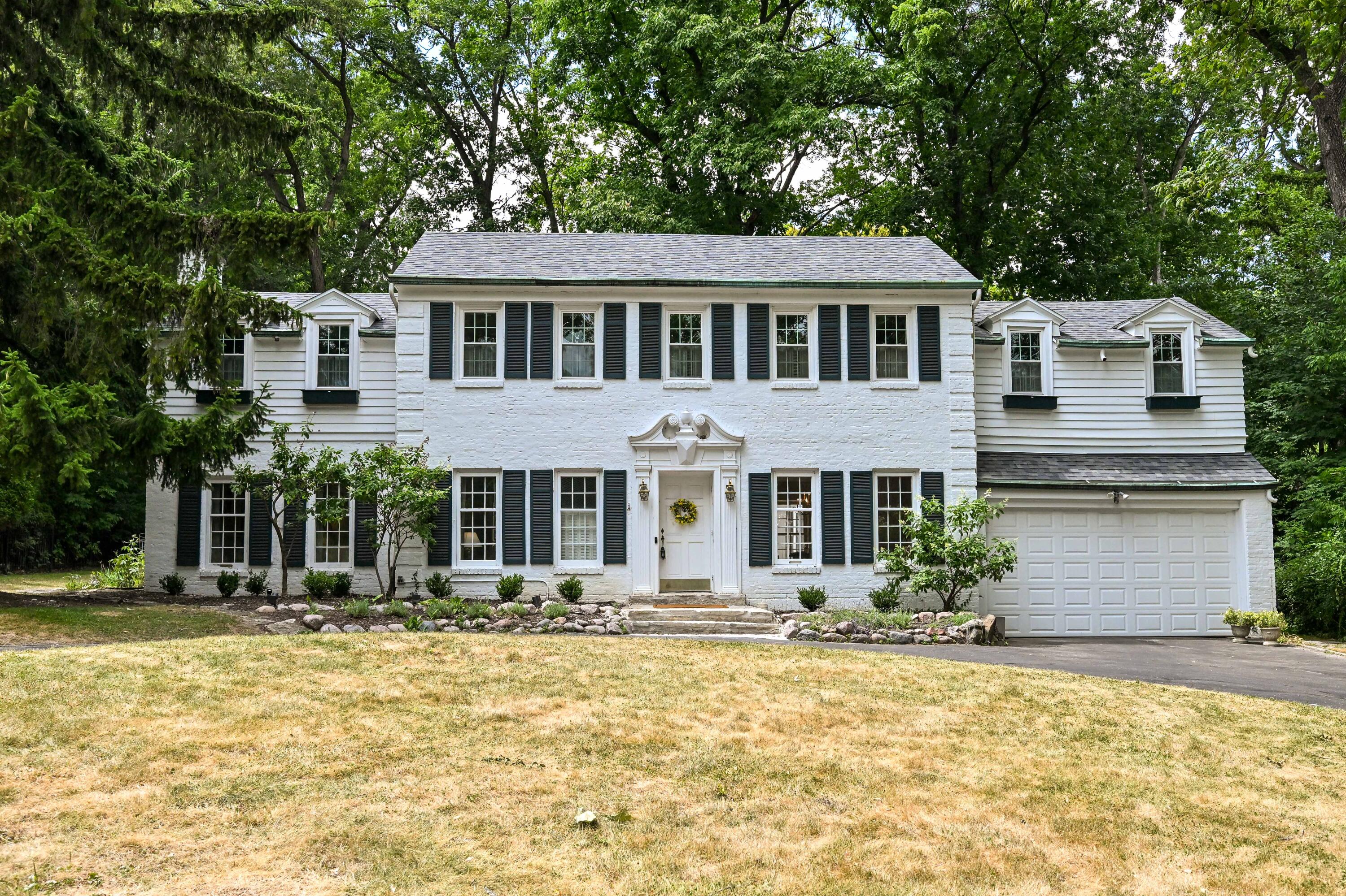 1065 Lower Ridgeway - Property Photo 1