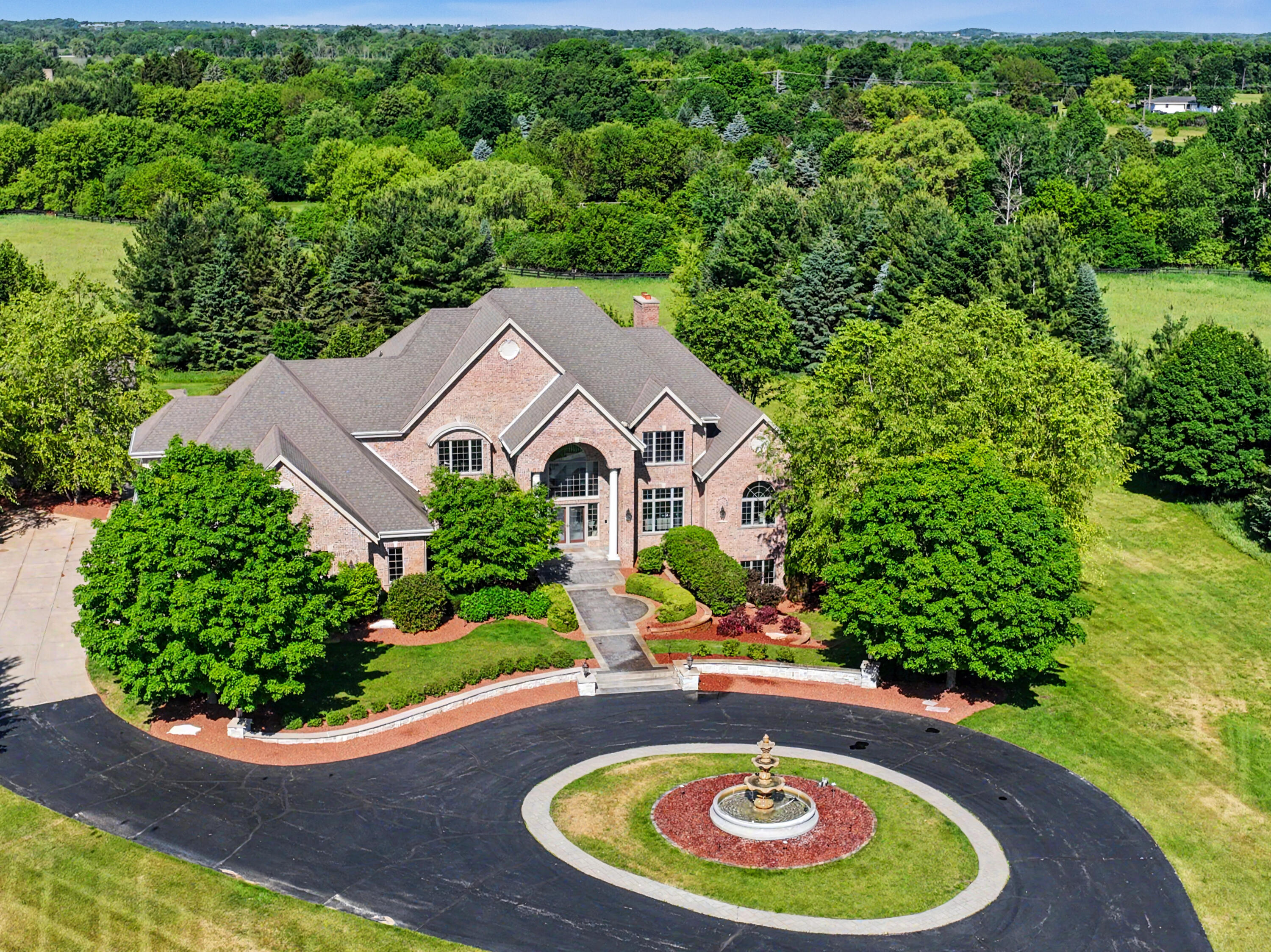 3277 N Canterbury Ln