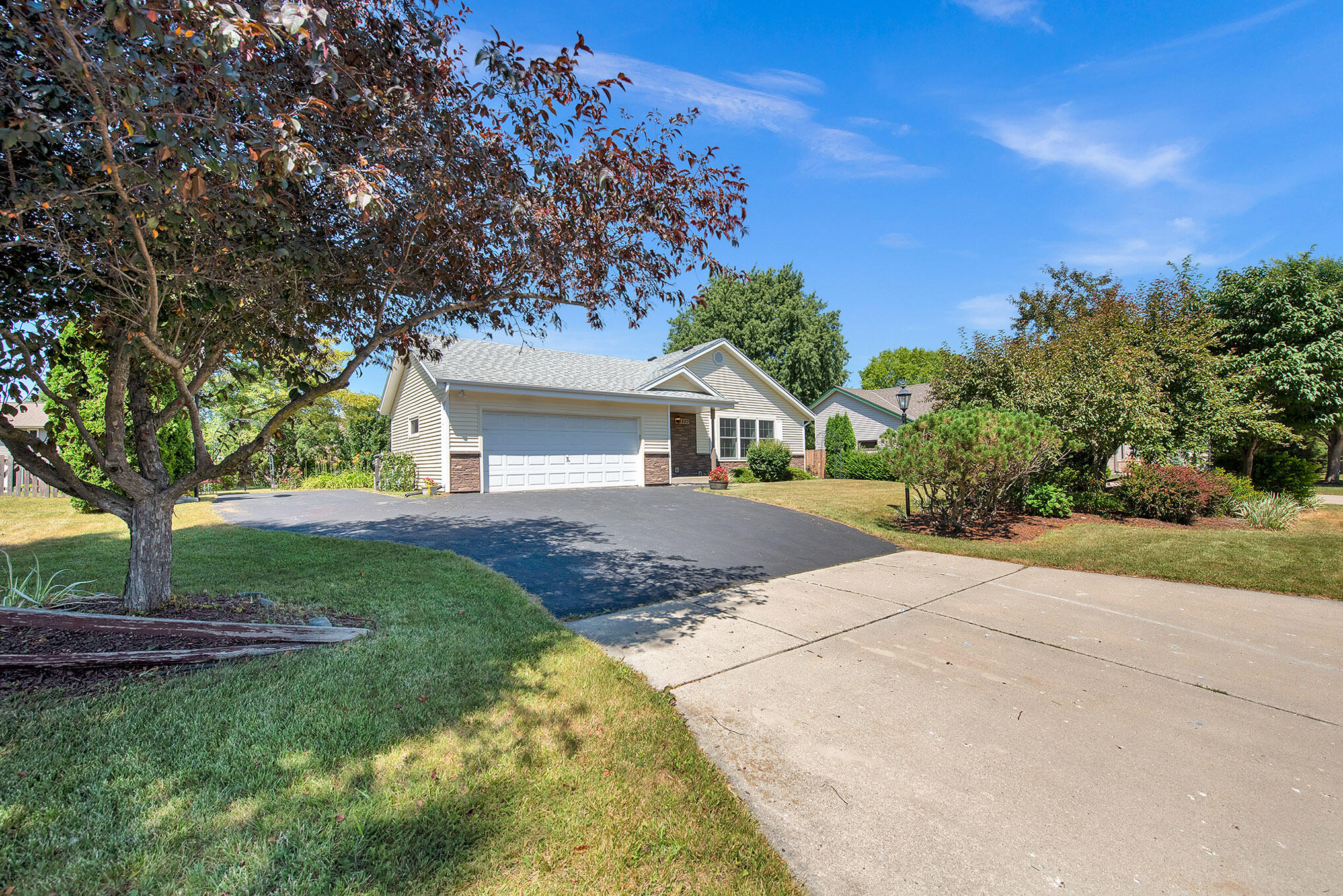 8820 W Travis Ln