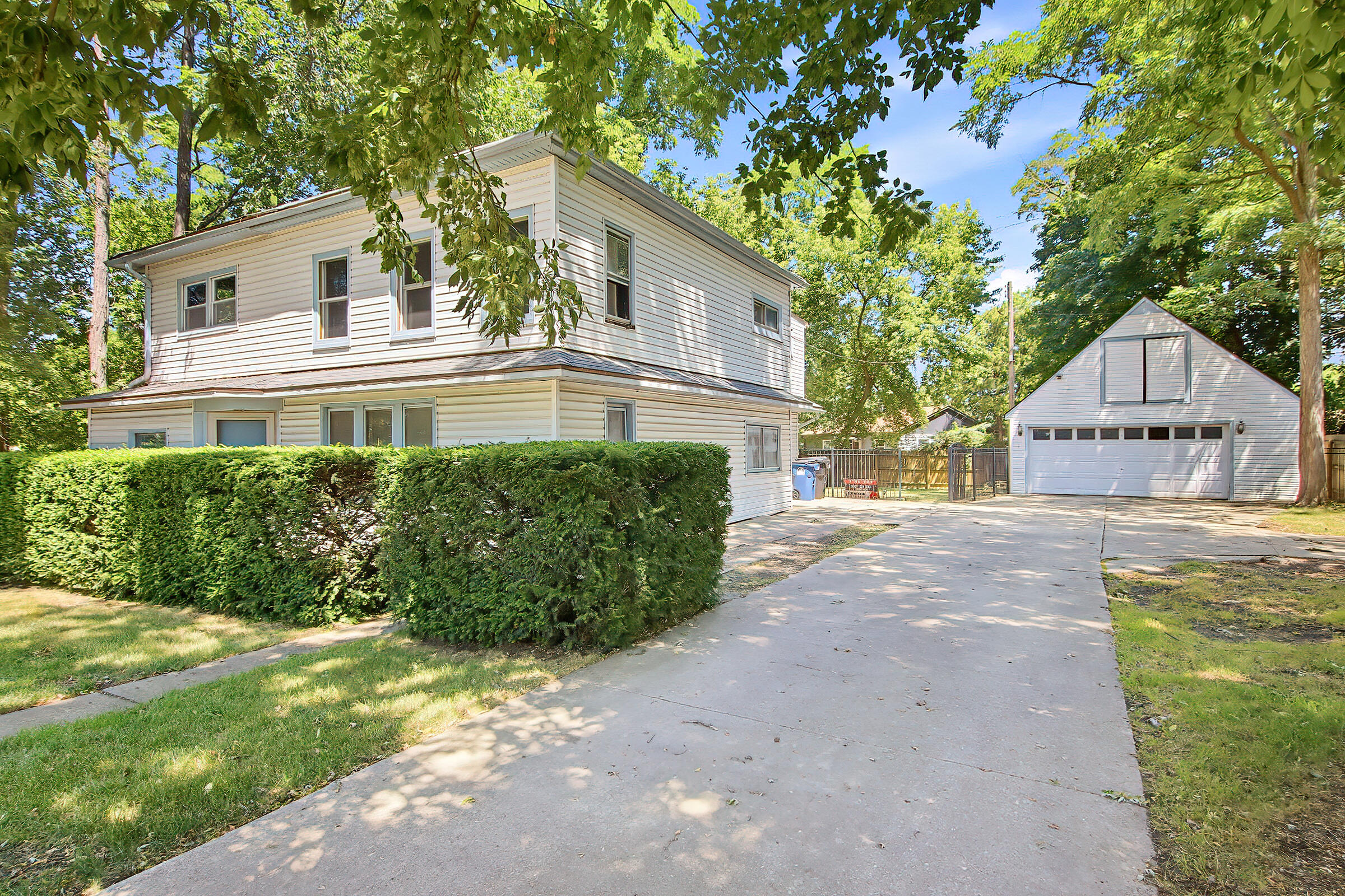 2910 Northwestern Ave Property Photo 1