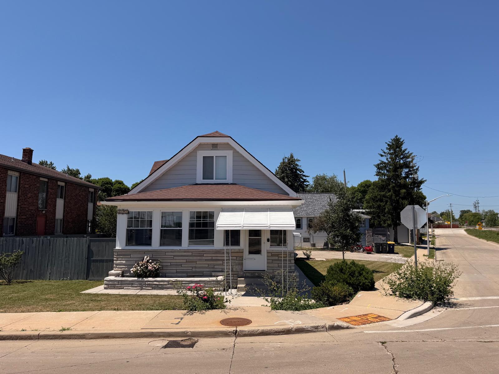 2101 S 60th St Property Photo 1